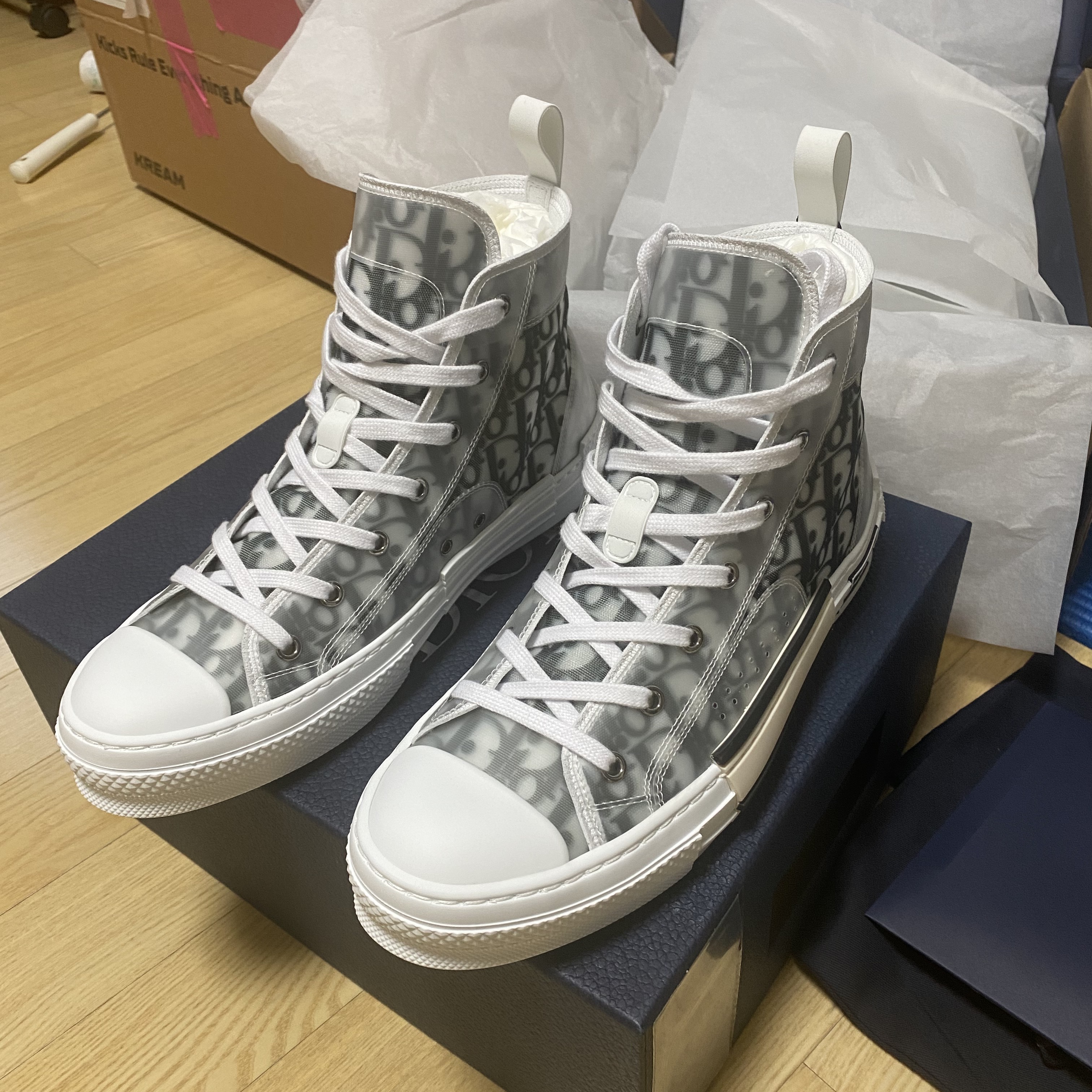 Dior B23 High Dior Oblique White & Black 착용 스타일 - 2
