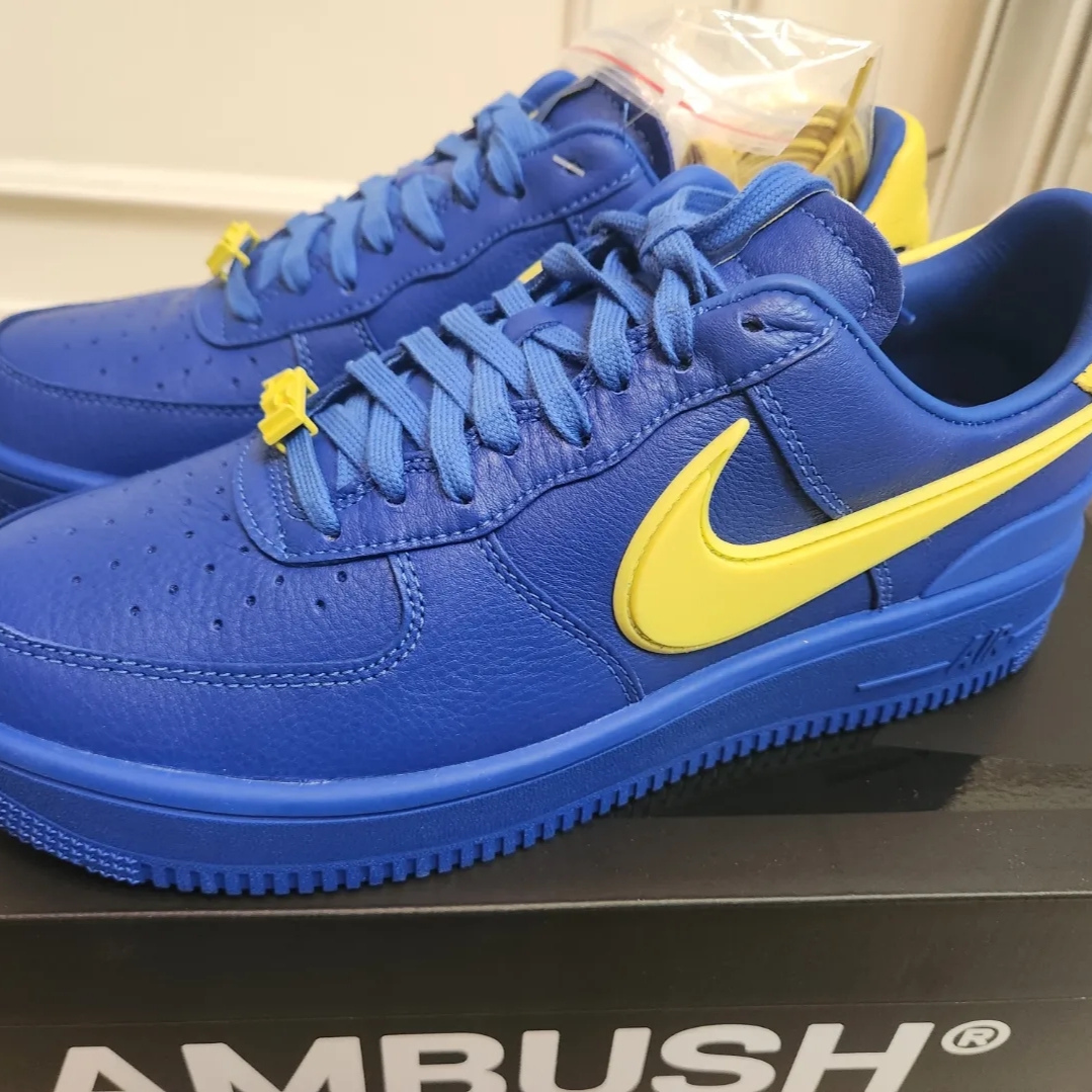 Nike x Ambush Air Force 1 Low SP Game Royal and Vivid Sulfur 착용 스타일 - 1