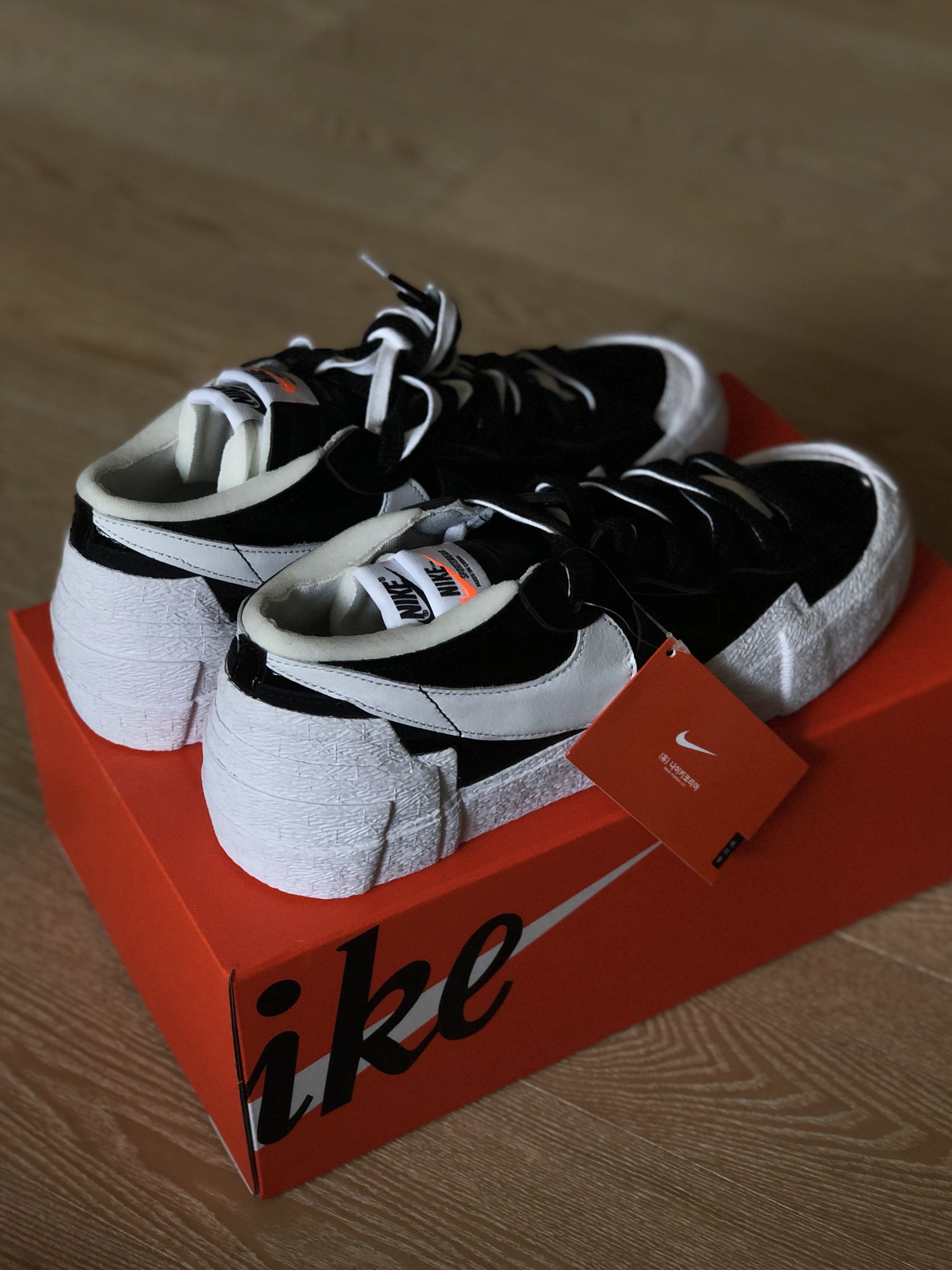Nike x Sacai Blazer Low Black Patent Leather 착용 스타일 - 4