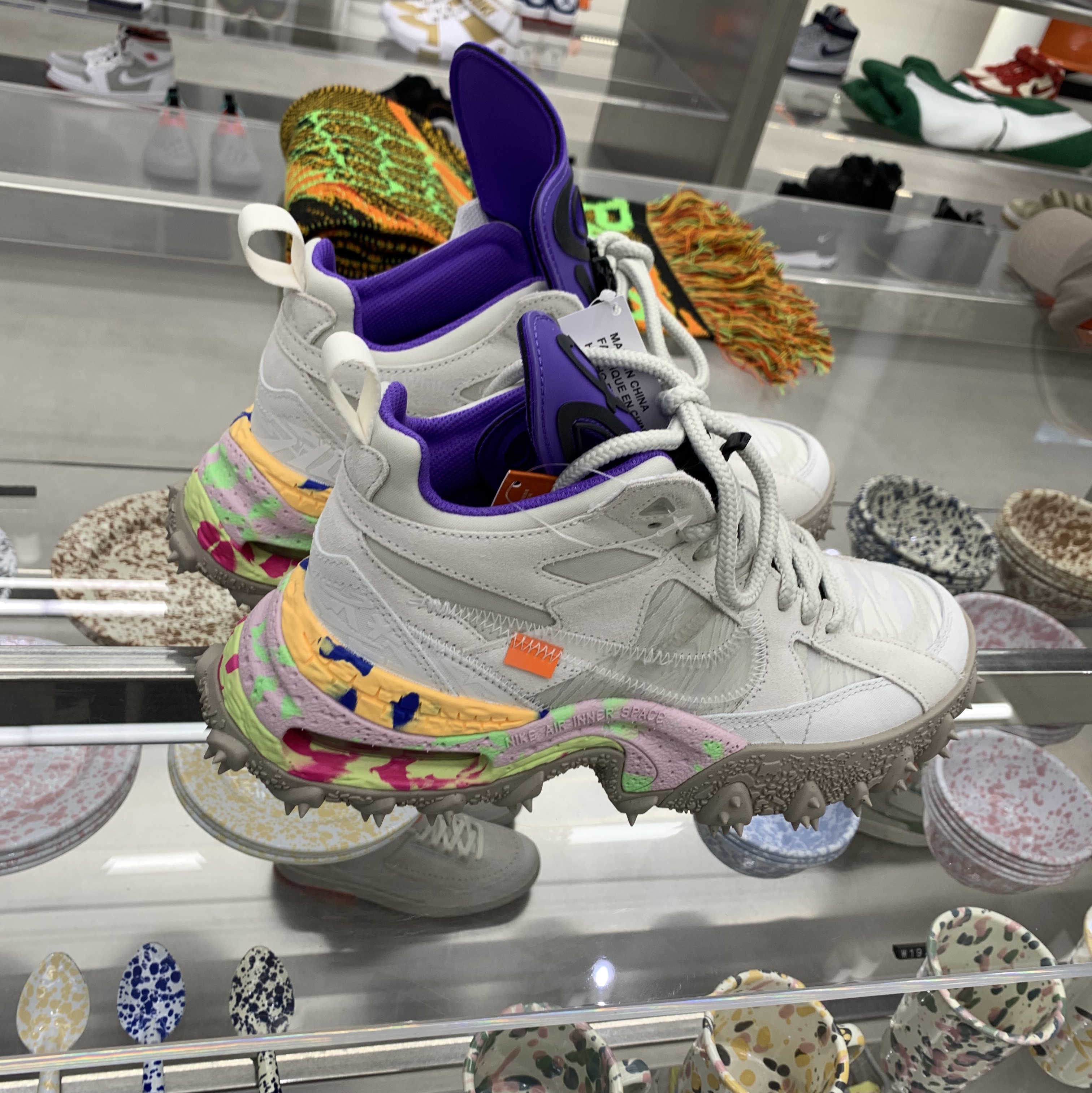 Nike x Off-White Terra Forma Summit White and Psychic Purple, Nike x Off-White Terra Forma Wheat and Green Strike 착용 스타일 - 3