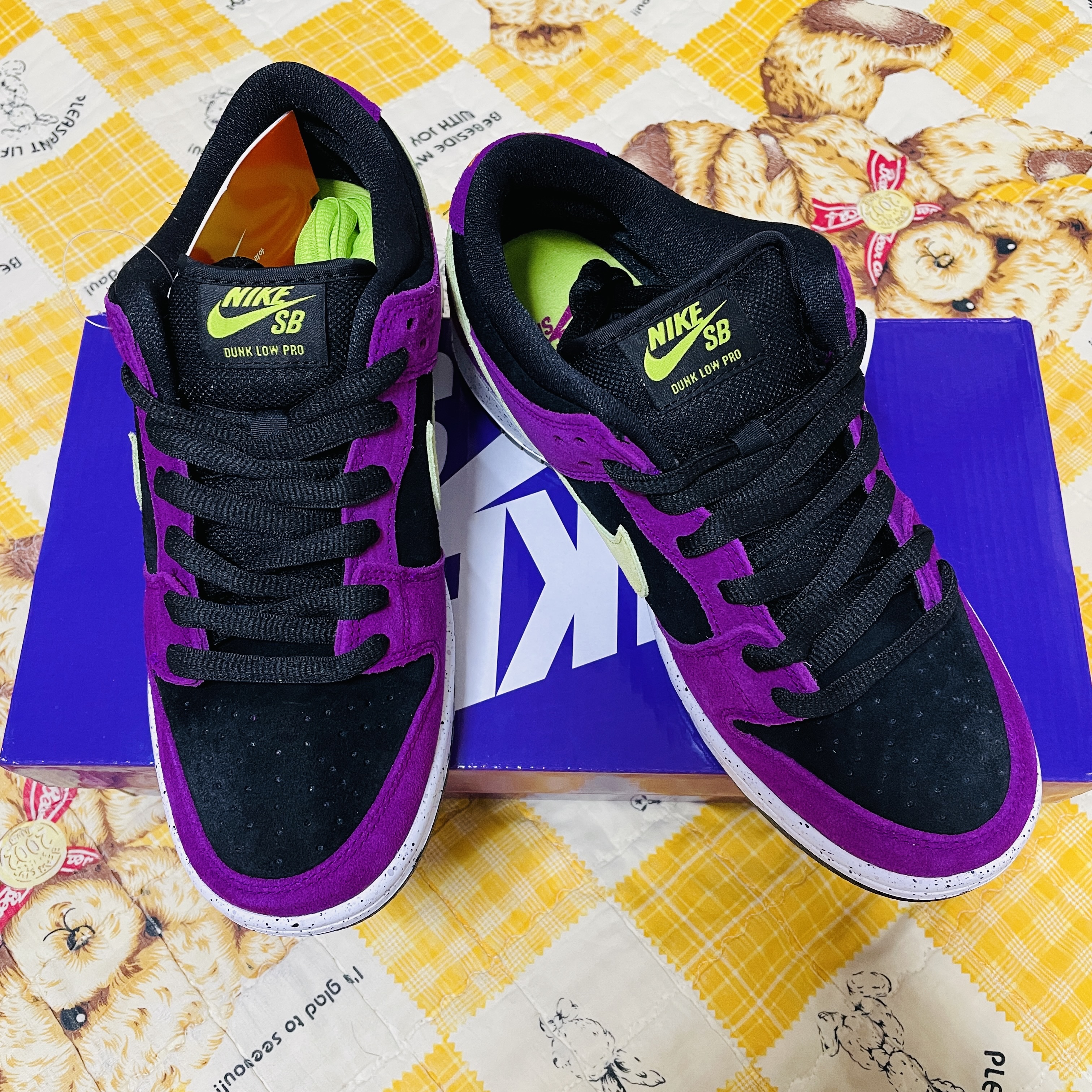 Nike SB Dunk Low Pro Red Plum 착용 스타일 - 1