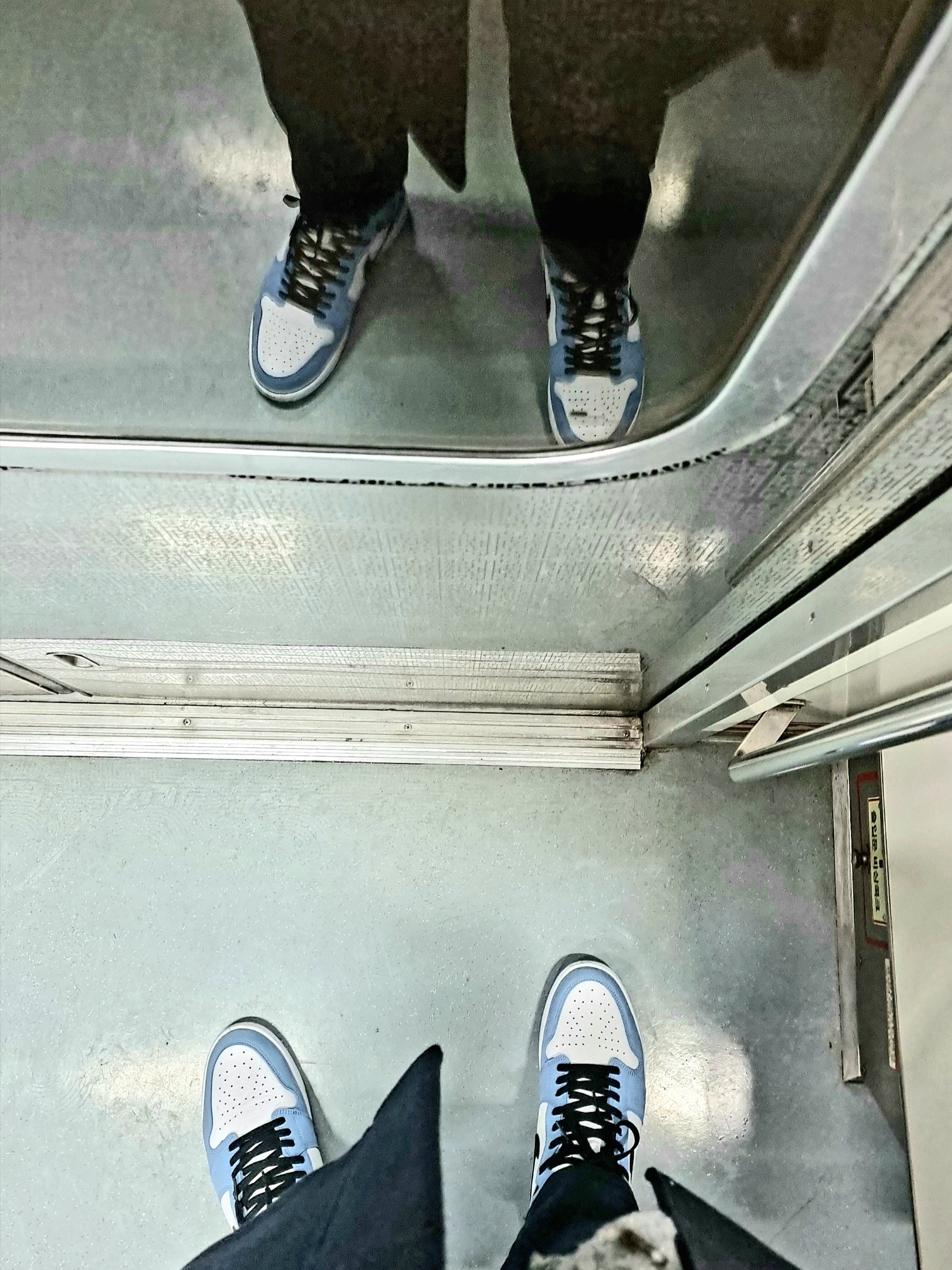 Jordan 1 Retro High OG University Blue 착용 스타일