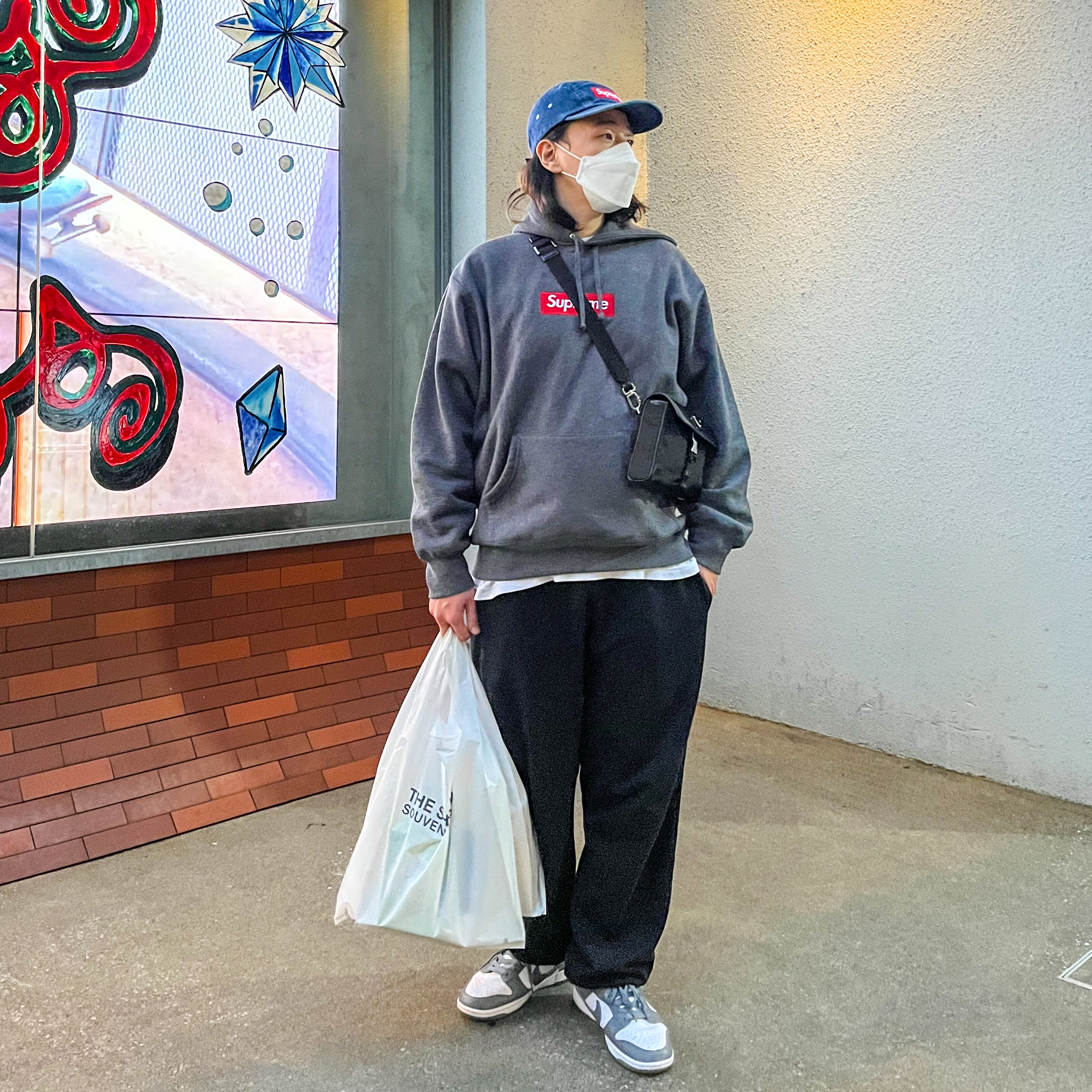 Supreme Washed Chino Twill Camp Cap Denim - 21SS, Supreme Box Logo Hooded Sweatshirt Charcoal - 21FW 착용 스타일
