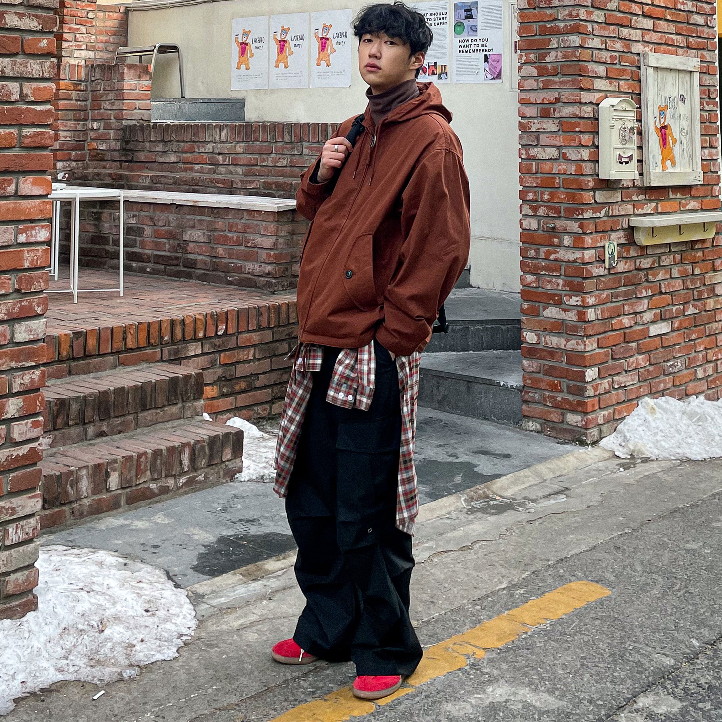Adidas x Wales Bonner Samba Collegiate Orange, Arc'teryx Mantis 32 Backpack Black 착용 스타일 - 3