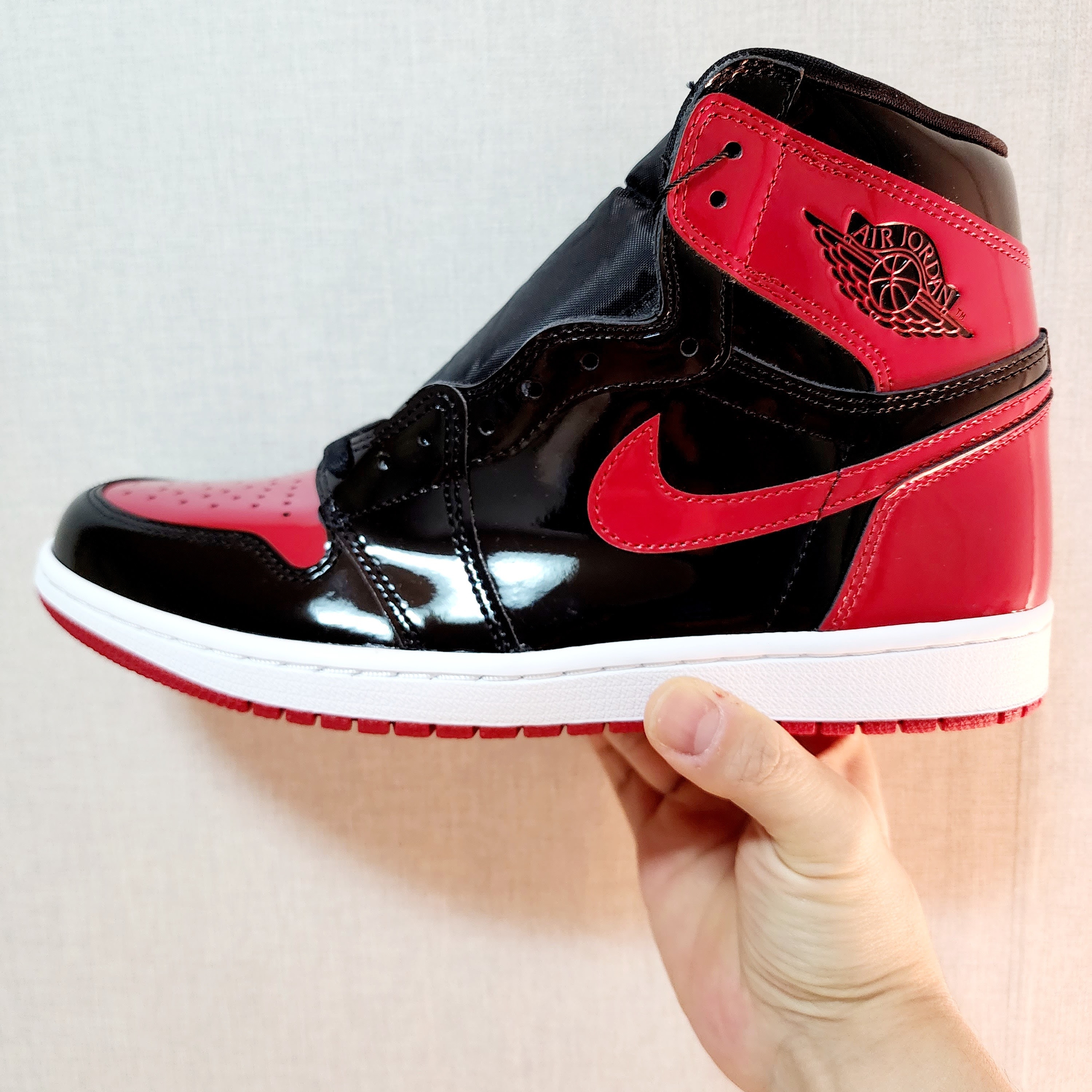 Jordan 1 Retro High OG Patent Bred 착용 스타일 - 1