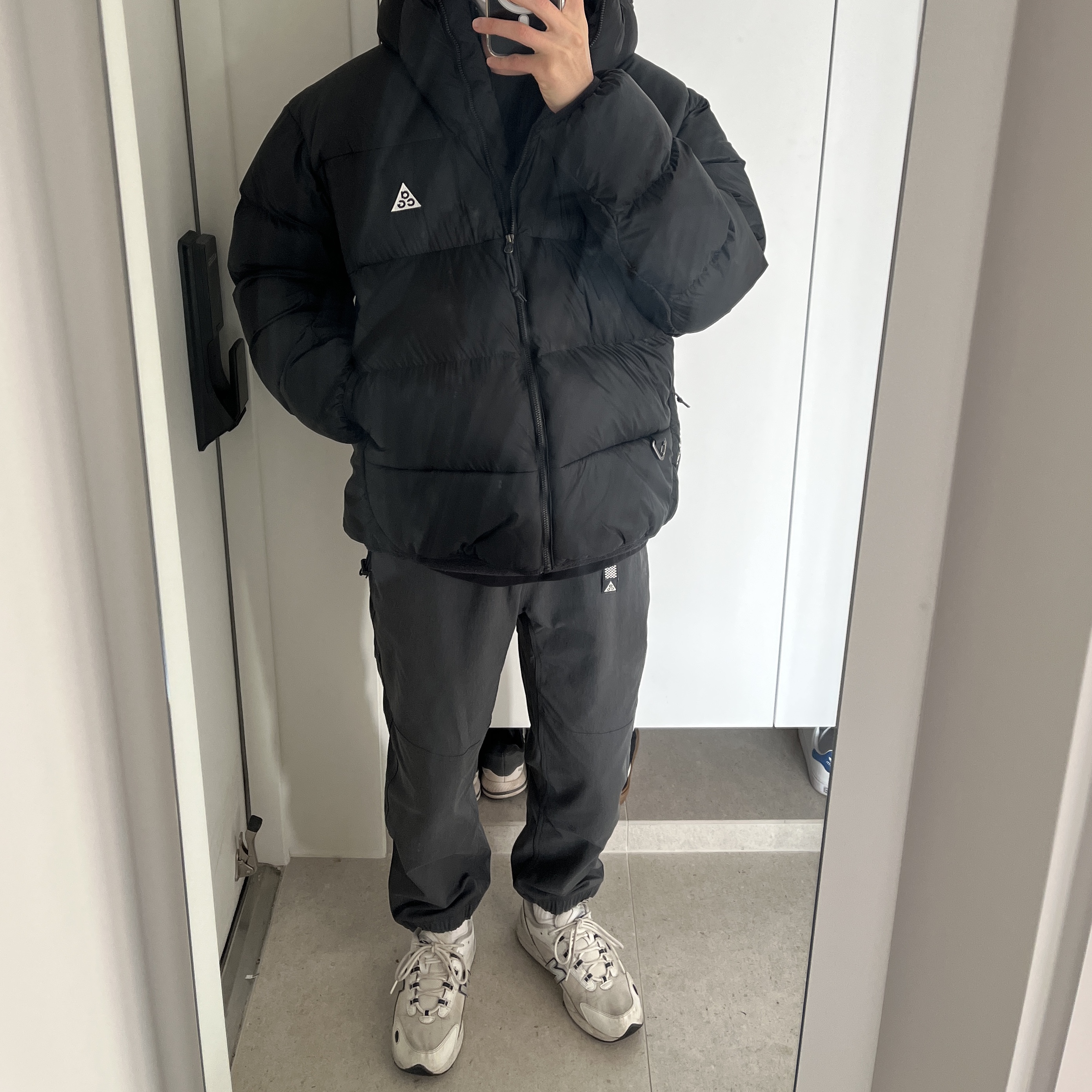 Nike ACG Heritage 86 Cap Black Light Smoke Grey, Nike ACG Therma-Fit ADV Lunar Lake Puffer Jacket Black - Asia 착용 스타일 - 2