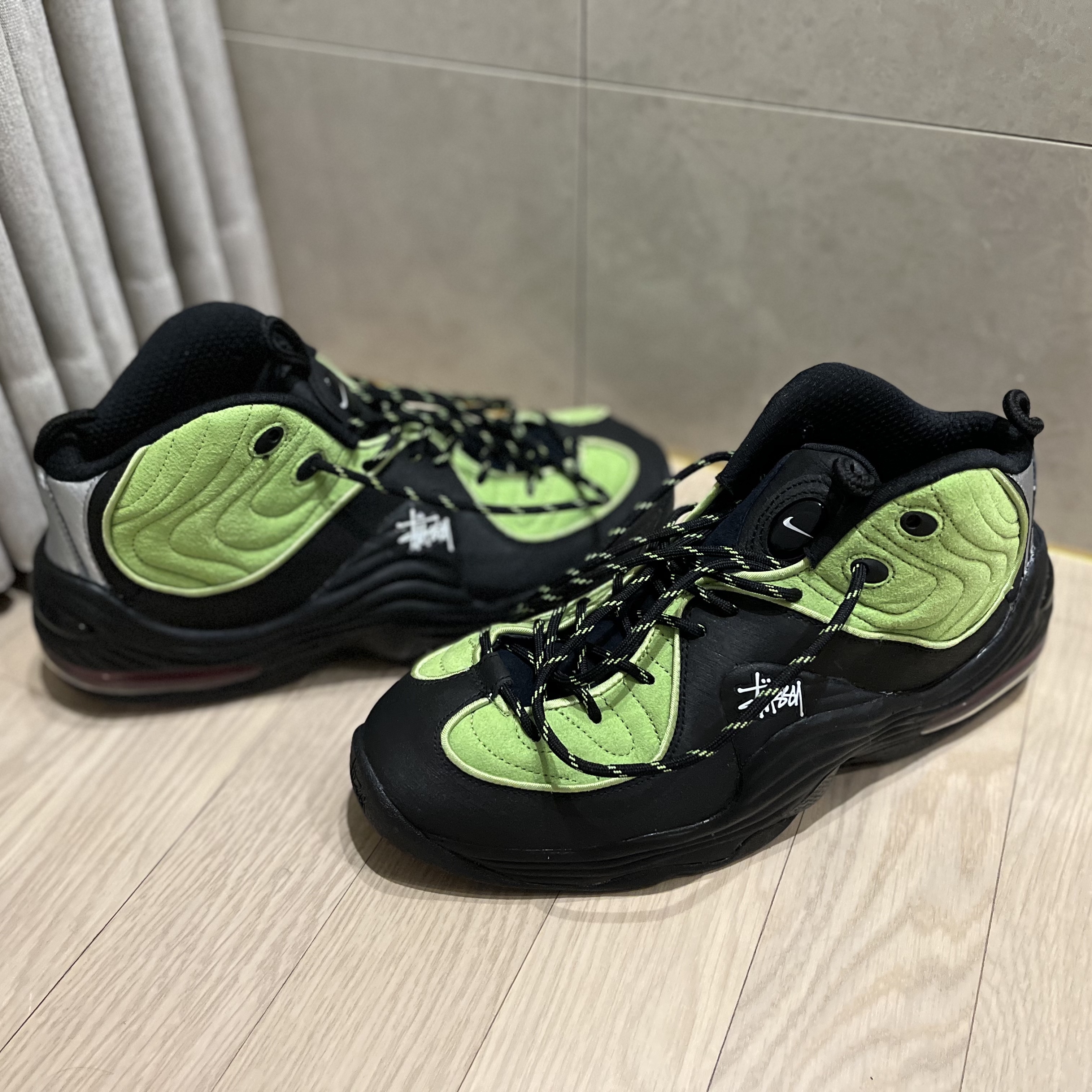 Nike x Stussy Air Penny II Vivid Green and Black 착용 스타일 - 1