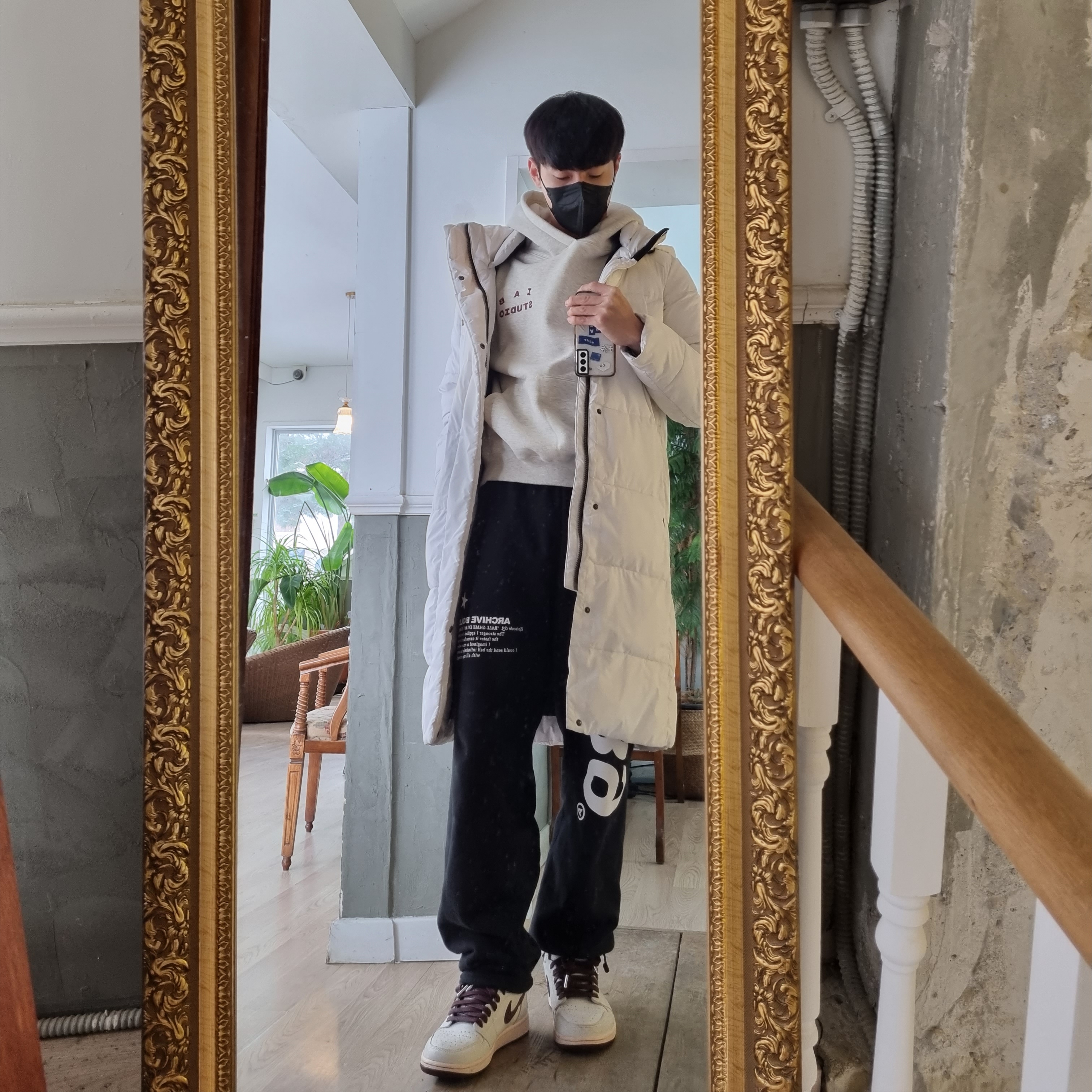 IAB Studio Hoodie Oatmeal Burgundy, Jordan 1 x A Ma Maniere Retro High OG SP Sail and Burgundy 착용 스타일 - 1