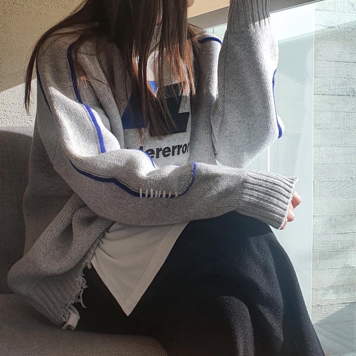 Zara x Ader Error Oversize Sweater Grey 착용 스타일