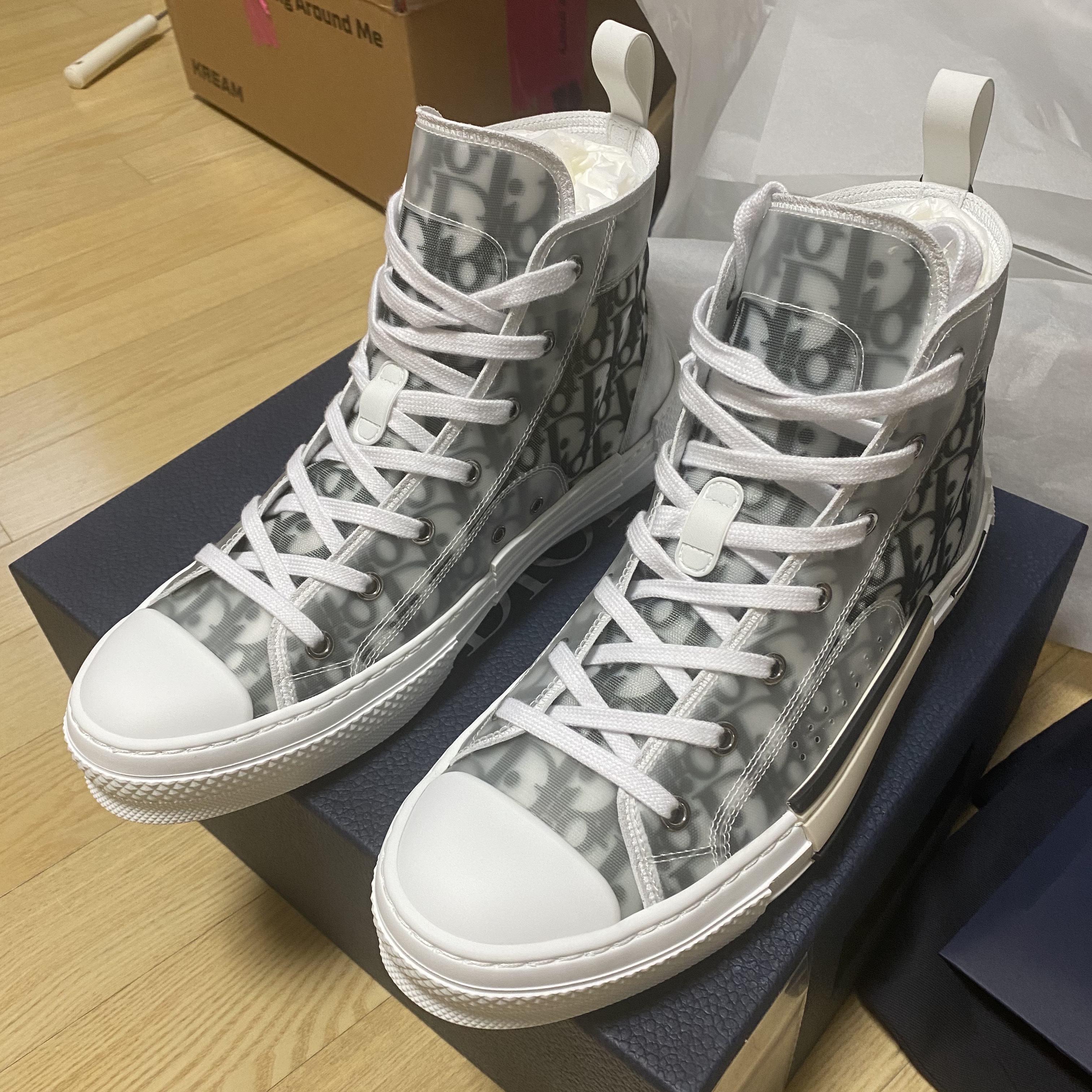 Dior B23 High Dior Oblique White & Black 착용 스타일 - 3
