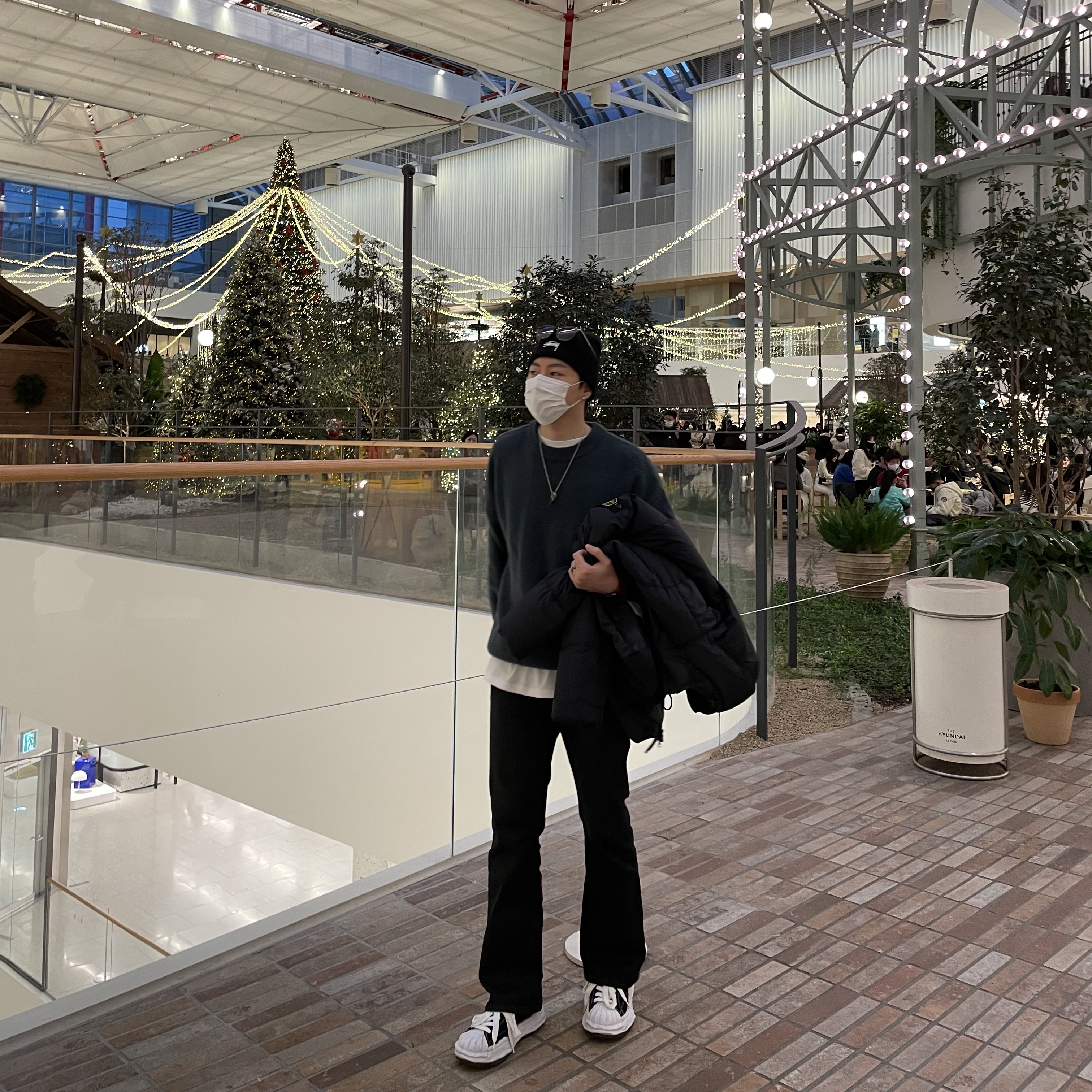 Stussy Stock Cuff Beanie Black 착용 스타일 - 2