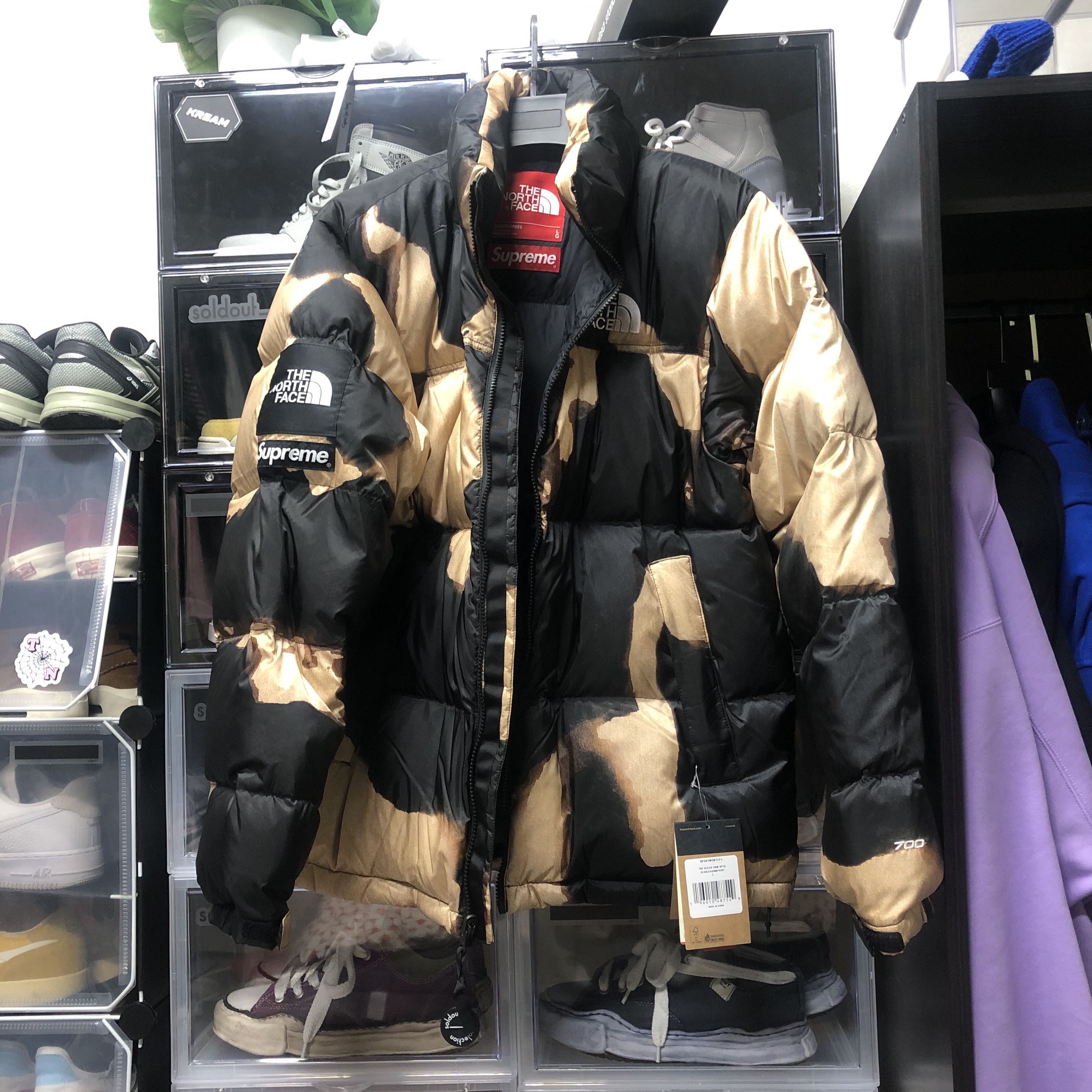 Supreme x The North Face Bleached Denim Print Nuptse Jacket Black - 21FW 착용 스타일