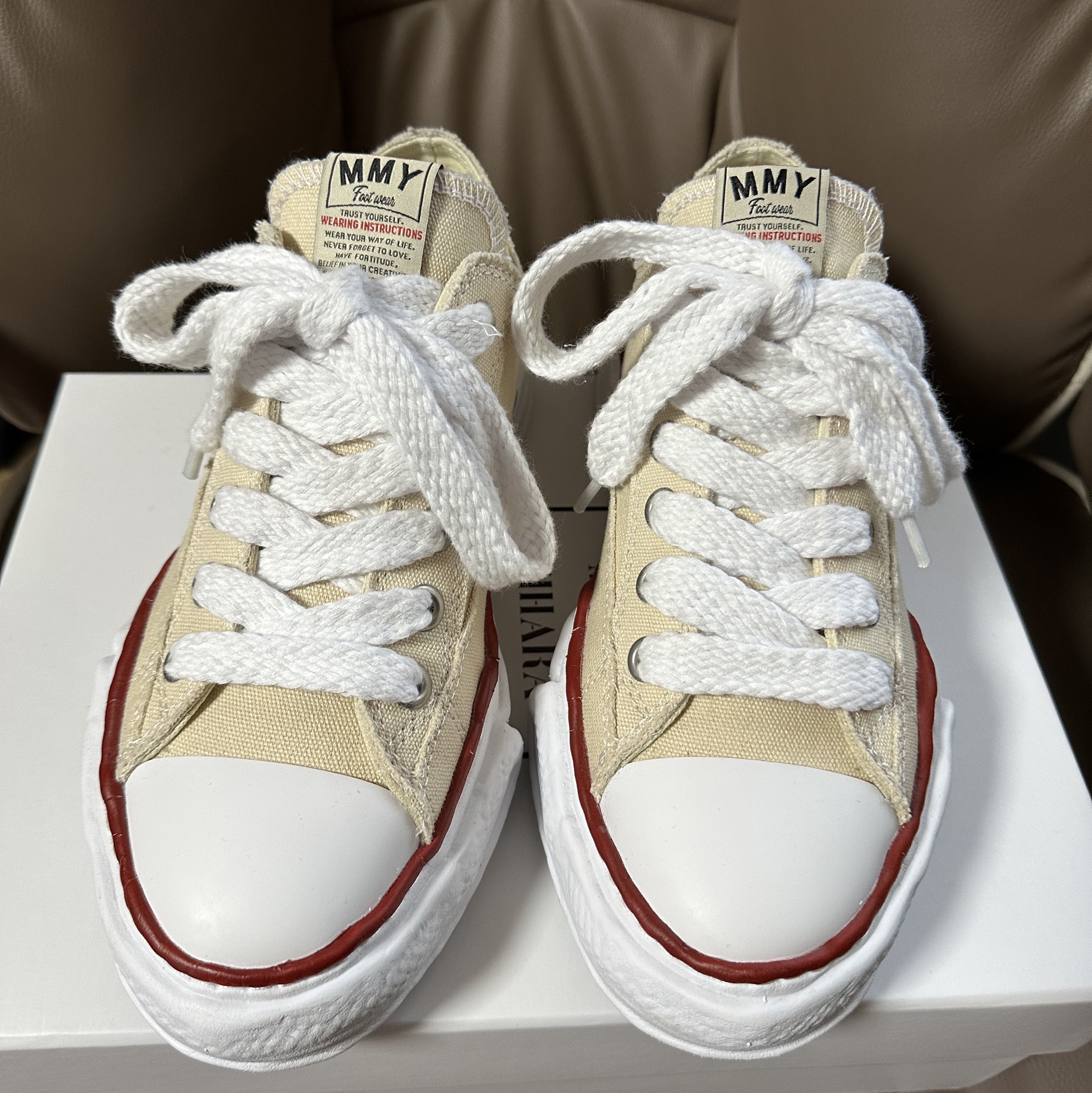 Maison Mihara Yasuhiro Peterson OG Sole Canvas Low-top Sneakers Natural 착용 스타일 - 2