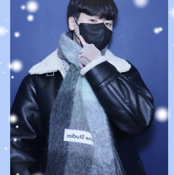 Acne Studios Mohair Check Muffler Grey Green Black 착용 스타일 - 1