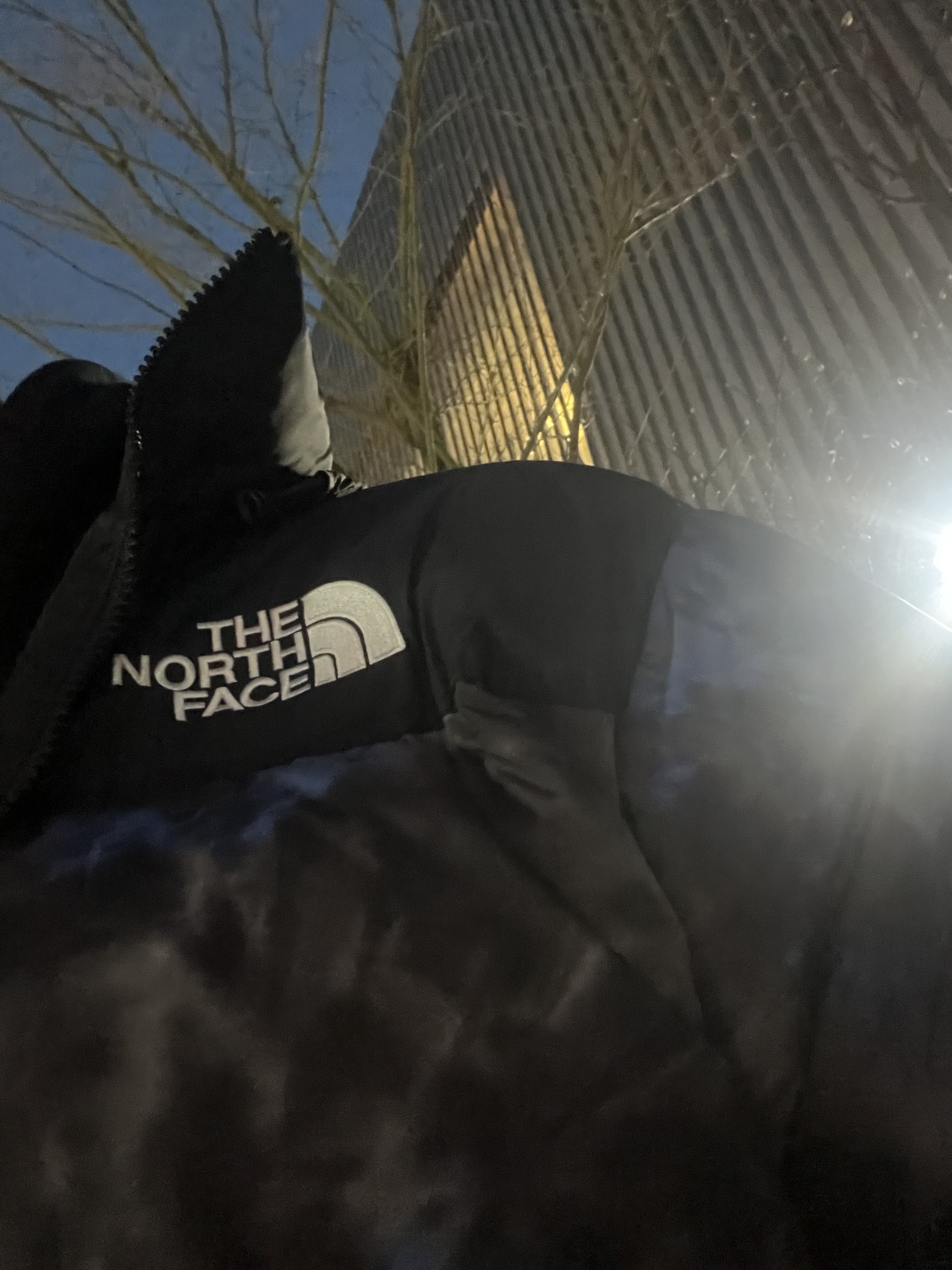 The North Face 1996 Novelty Nuptse Jacket Deep and Deep Navy, Arc'teryx Atom LT Hoody Forage 착용 스타일 - 1