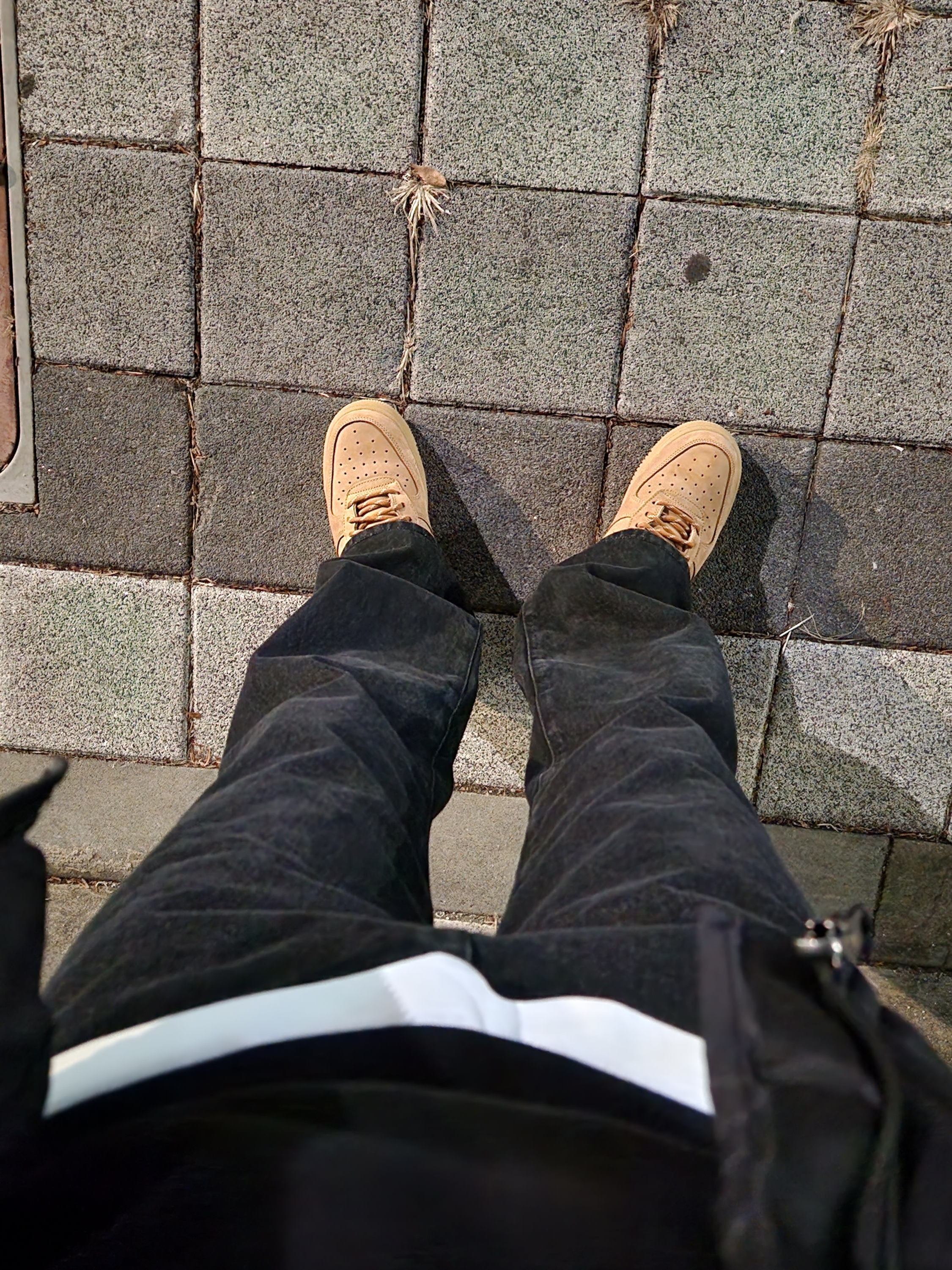 The North Face 1996 Eco Nuptse Jacket Black, Nike Air Force 1 '07 WB Flax 착용 스타일