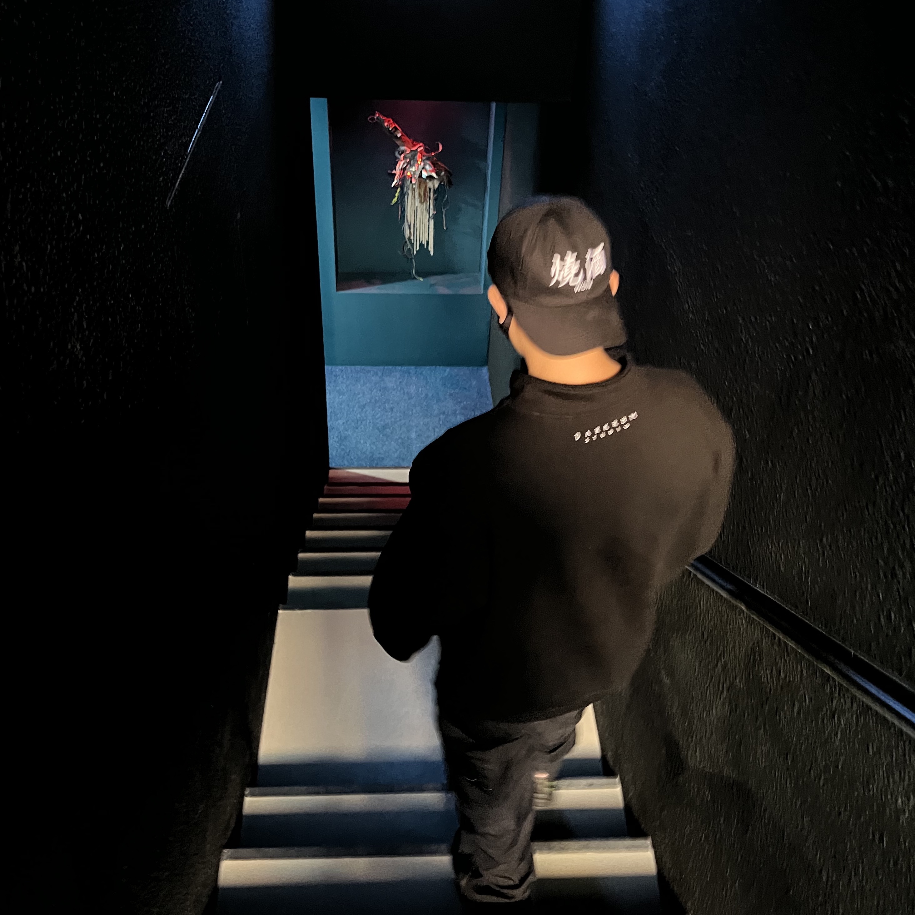 Darkr8m Studio x Wonsoju Ball Cap Black, Darkr8m Studio Quarter Zip Up Sweatshirt Black 착용 스타일