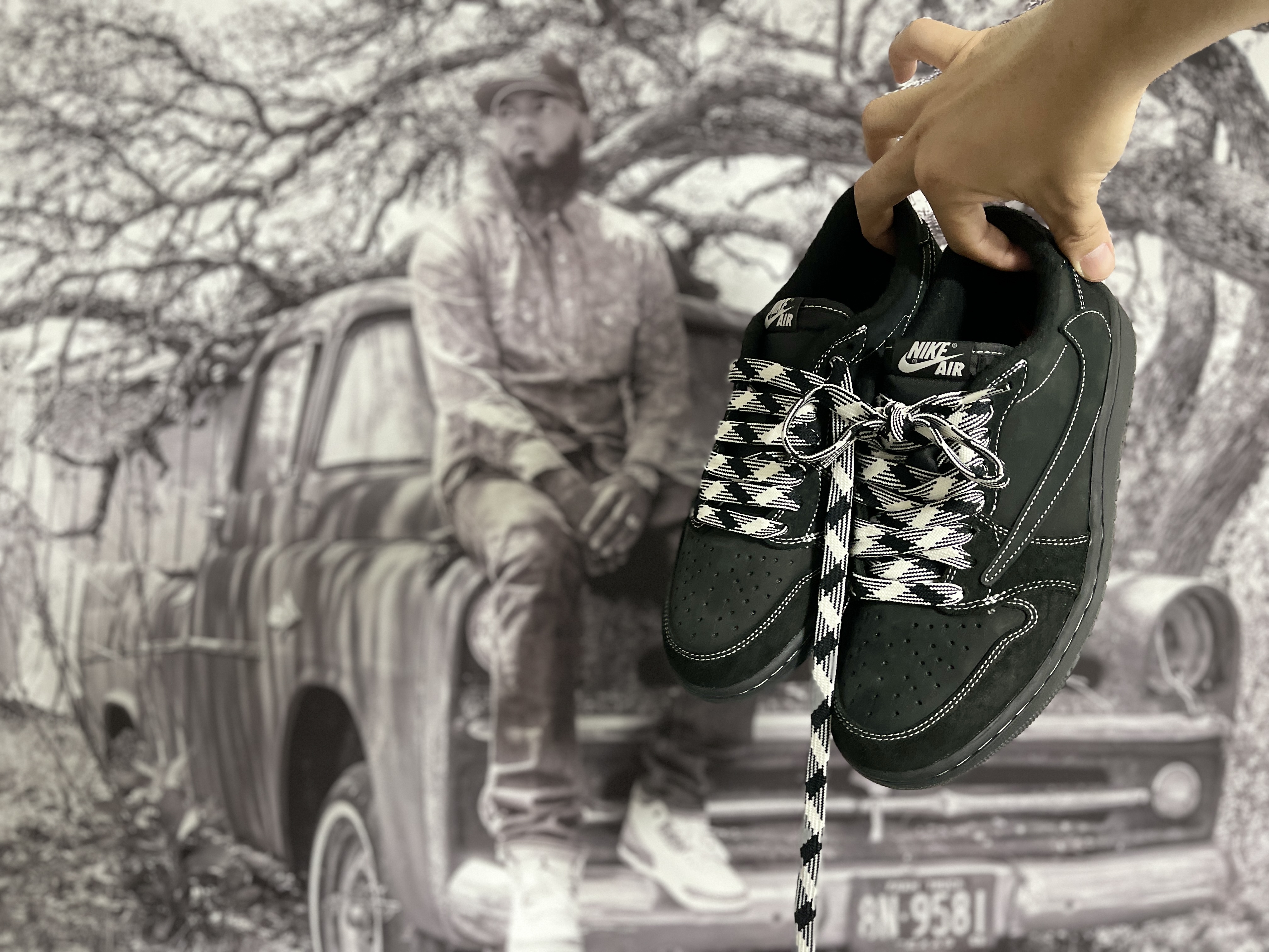 Jordan 1 x Travis Scott Retro Low OG SP Black Phantom 착용 스타일