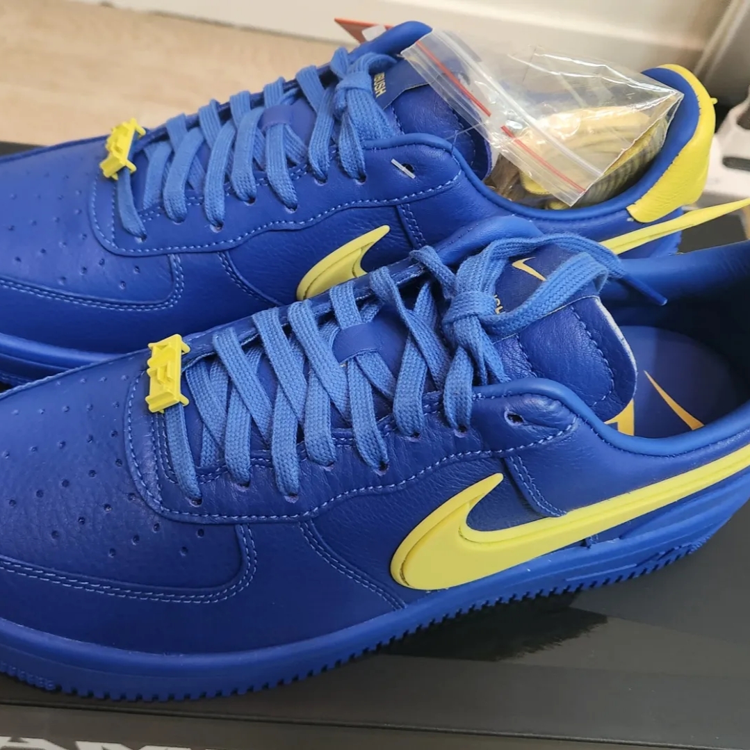 Nike x Ambush Air Force 1 Low SP Game Royal and Vivid Sulfur 착용 스타일 - 2