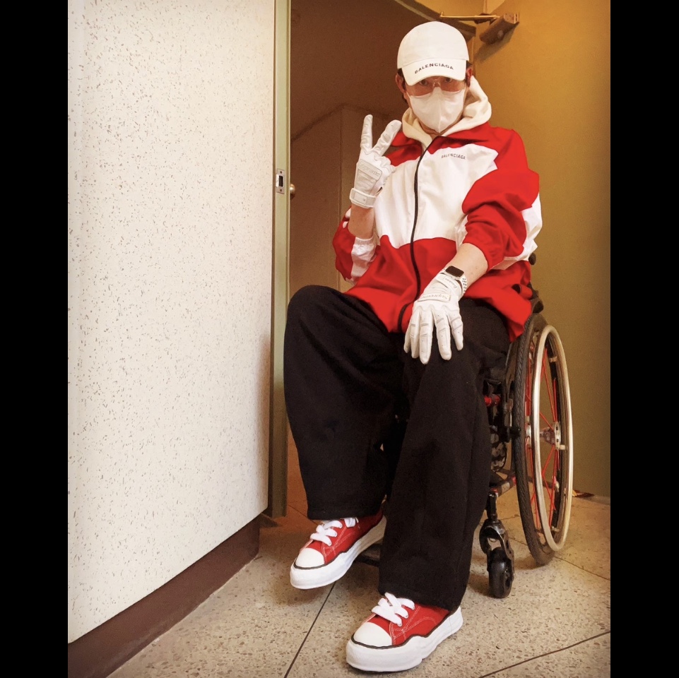 Maison Mihara Yasuhiro Peterson OG Sole Canvas Low Sneakers Orange, (W) Balenciaga Logo Visor Cap White 착용 스타일 - 1