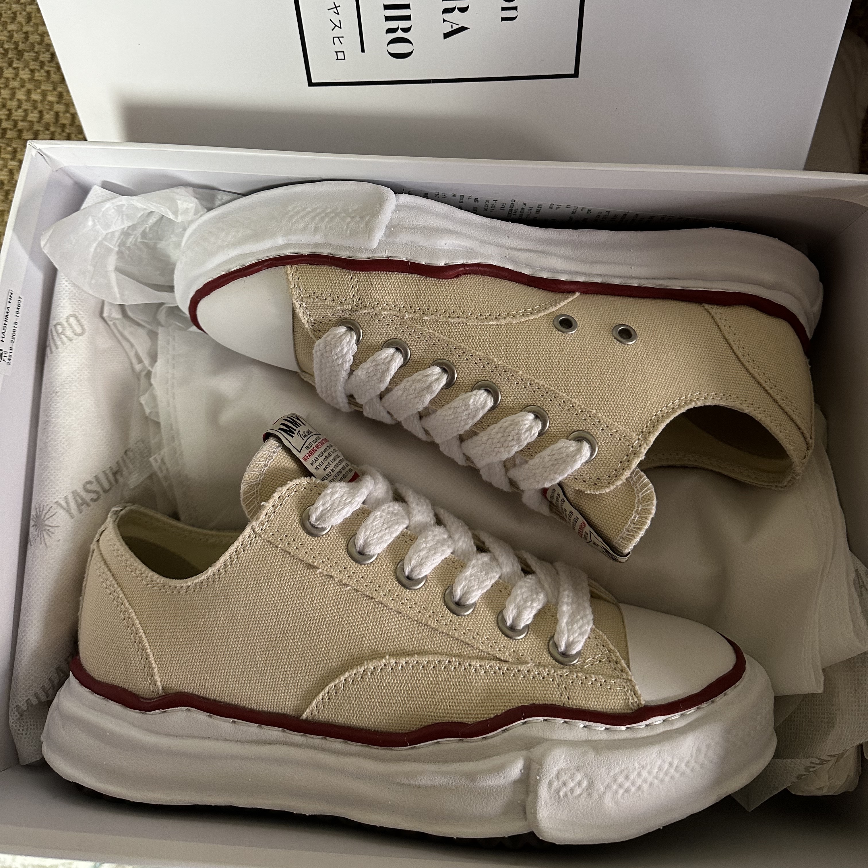 Maison Mihara Yasuhiro Peterson OG Sole Canvas Low-top Sneakers Natural 착용 스타일 - 1