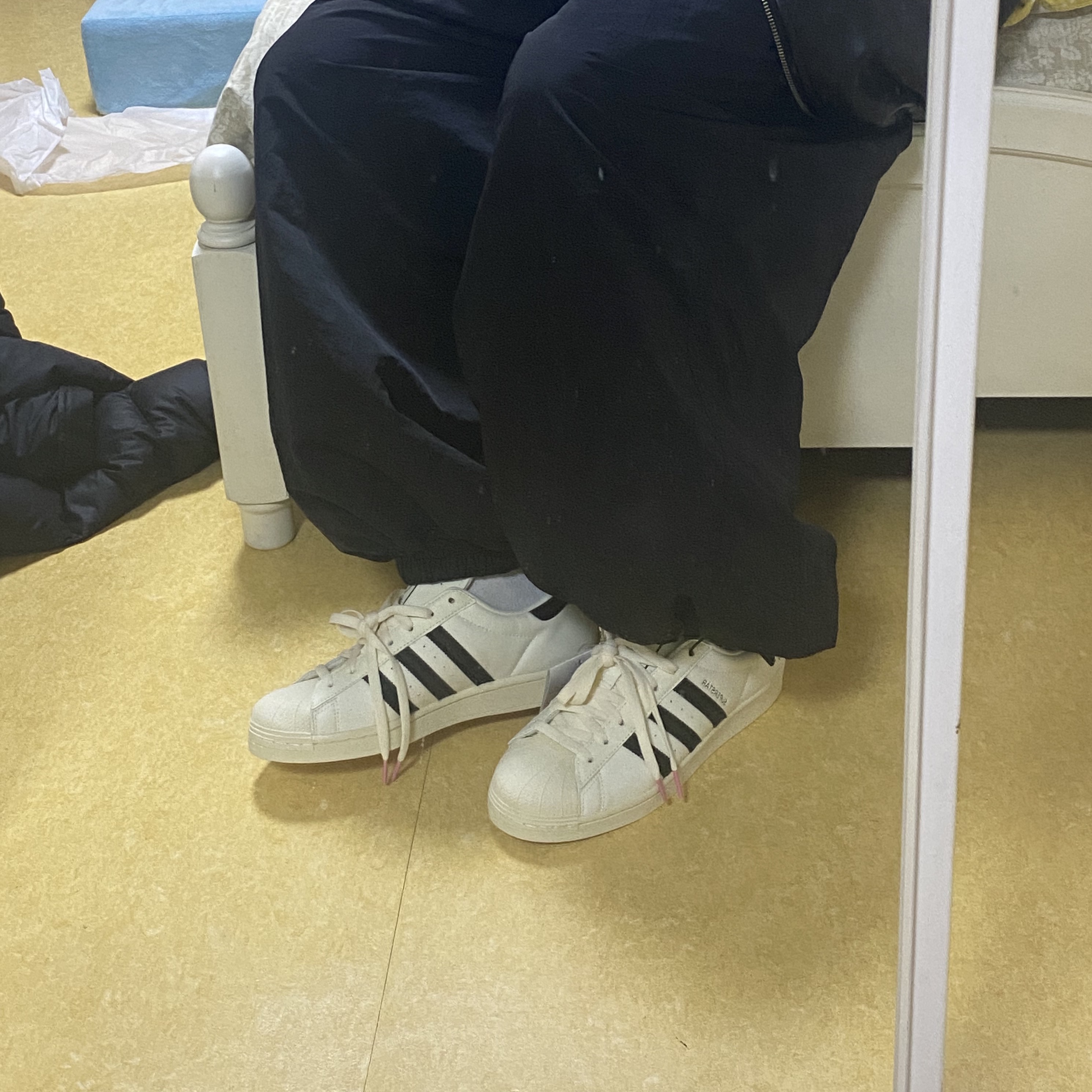 Adidas x Andre Saraiva Superstar Cream White Core Black 착용 스타일