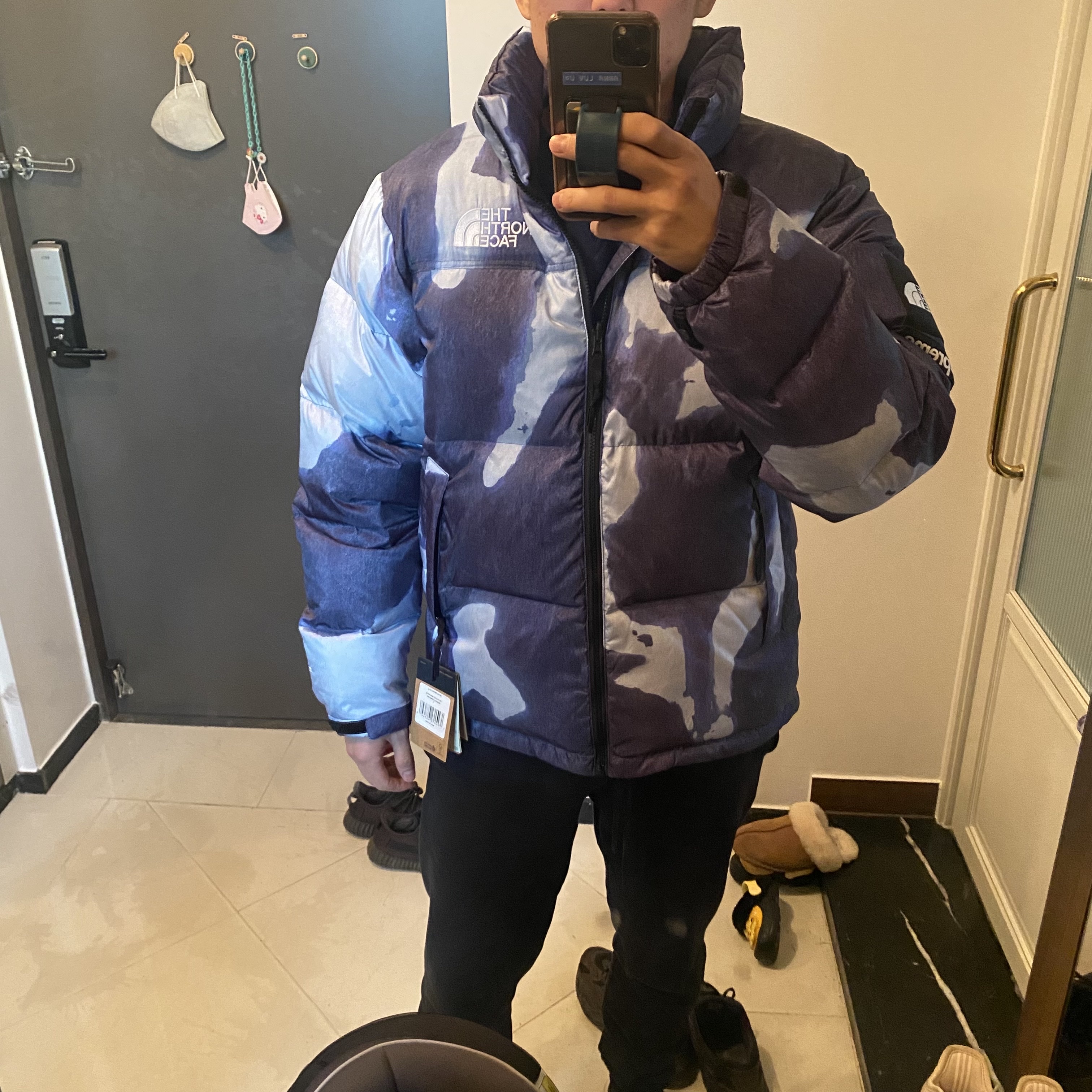 Supreme x The North Face Bleached Denim Print Nuptse Jacket Indigo - 21FW 착용 스타일 - 2