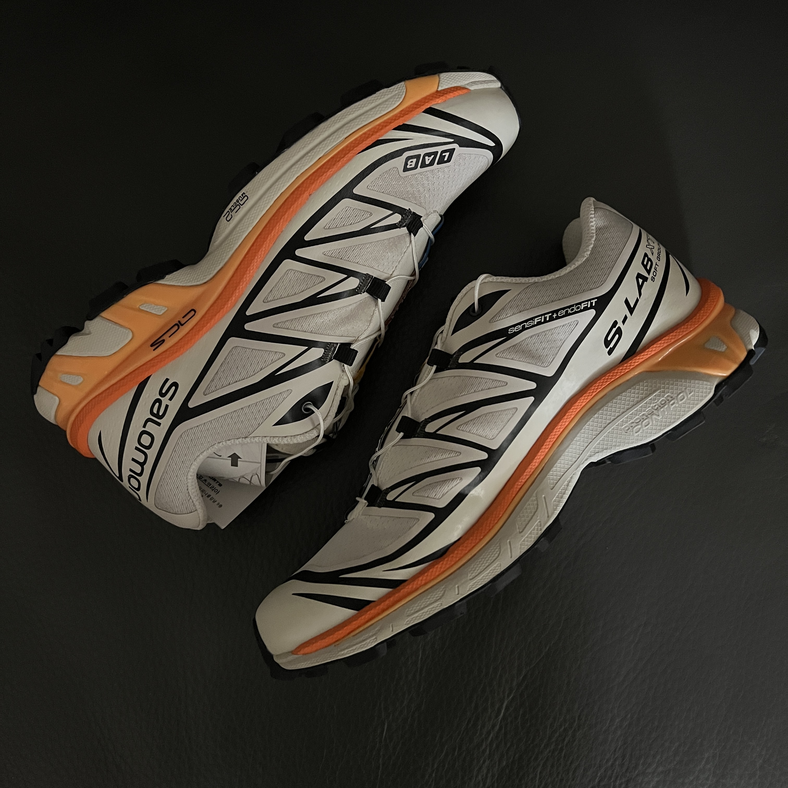 Salomon XT-6 Rainy Day Vibrant Orange 착용 스타일 - 2
