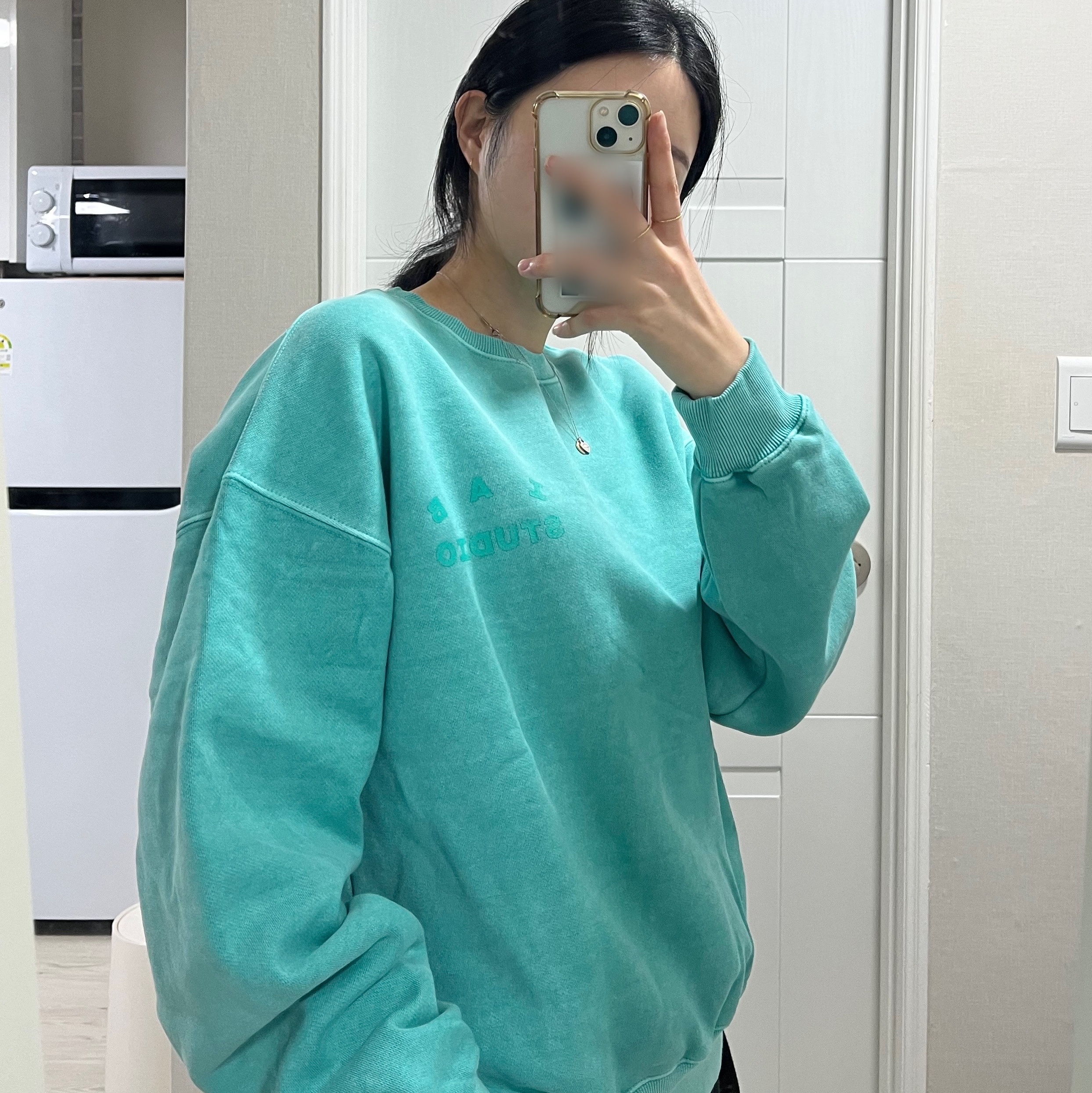 IAB Studio Pigment Sweatshirt & Mini Bag Jade 착용 스타일 - 1