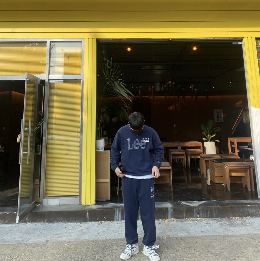 IAB Studio x Lee Pigment Sweatshirt Indigo Navy, IAB Studio x Lee Pigment Sweatpants Indigo Navy 착용 스타일