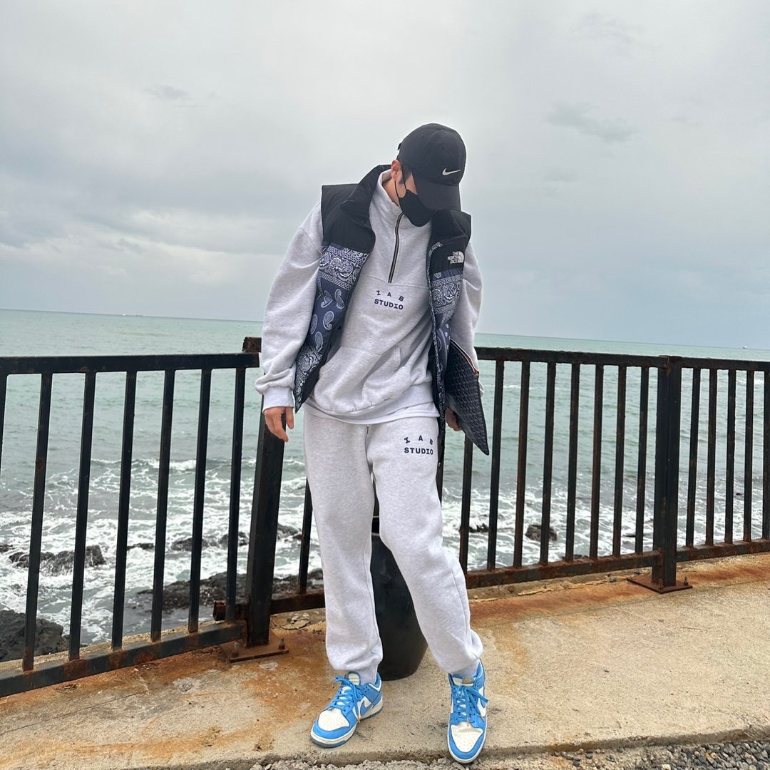 IAB Studio Half Zip Pullover Light Gray, IAB Studio Sweatpants Light Gray - 19FW 착용 스타일