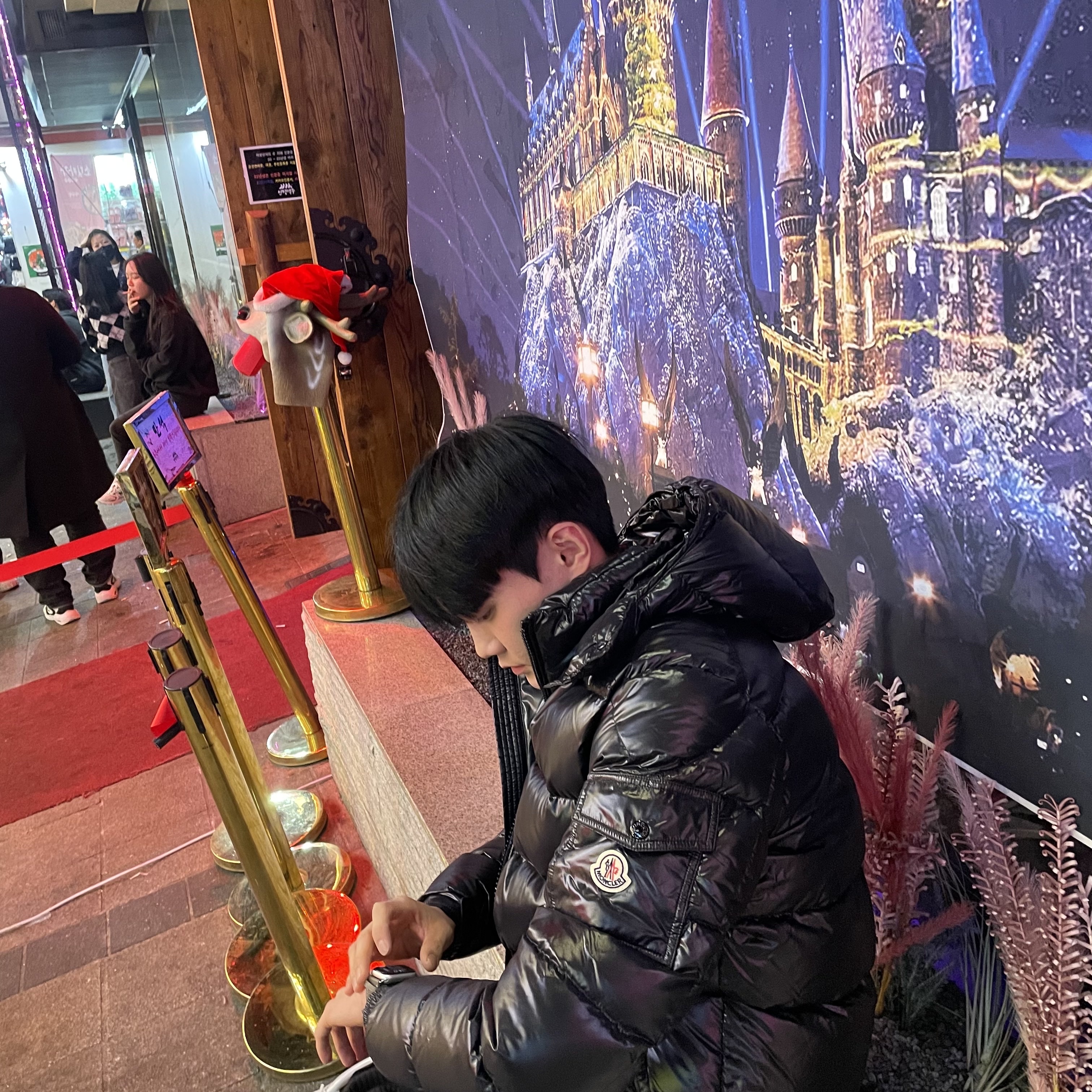 Moncler Maya Short Down Jacket Black - 22FW 착용 스타일