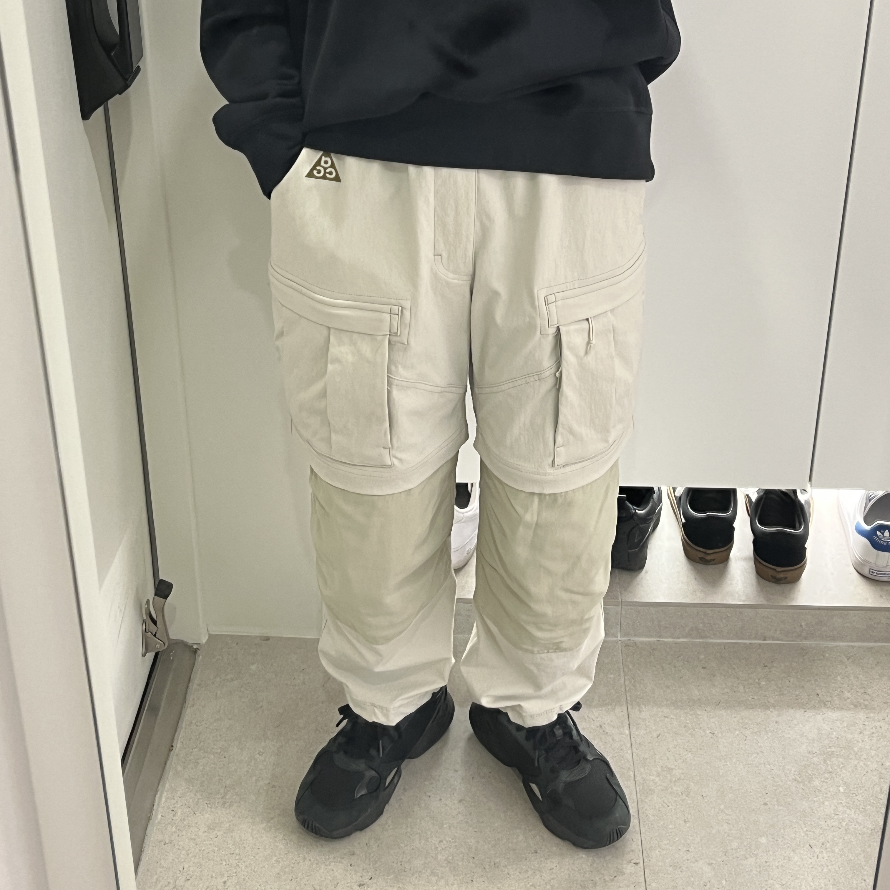 Nike ACG Smith Summit Cargo Pants Light Bone - Asia 착용 스타일 - 2
