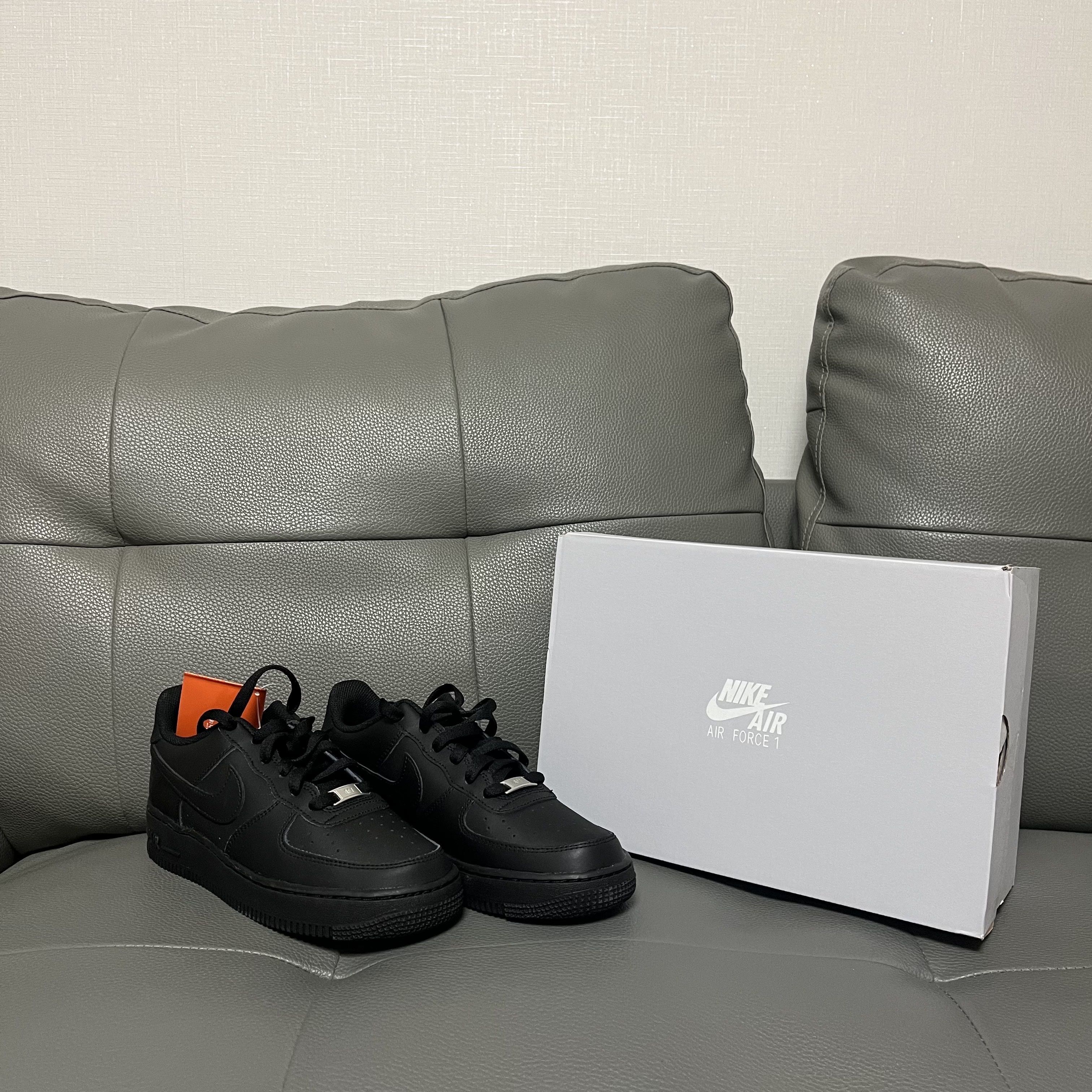 (GS) Nike Air Force 1 LE Black 착용 스타일 - 3