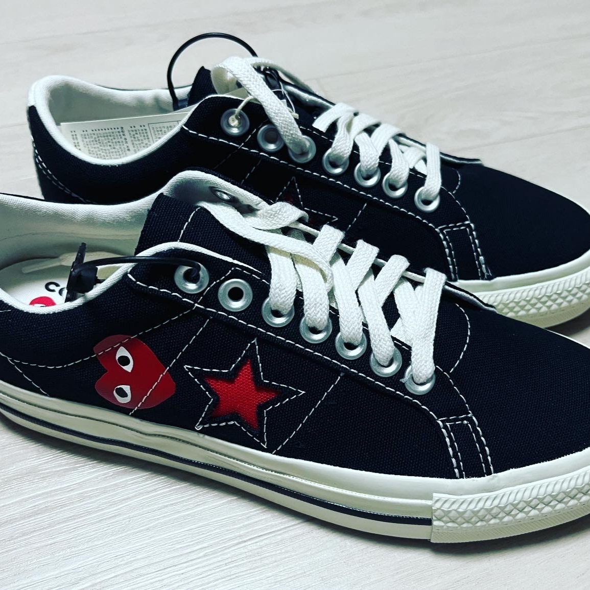 Converse x Play Comme des Garcons One Star Ox Black 착용 스타일 - 1