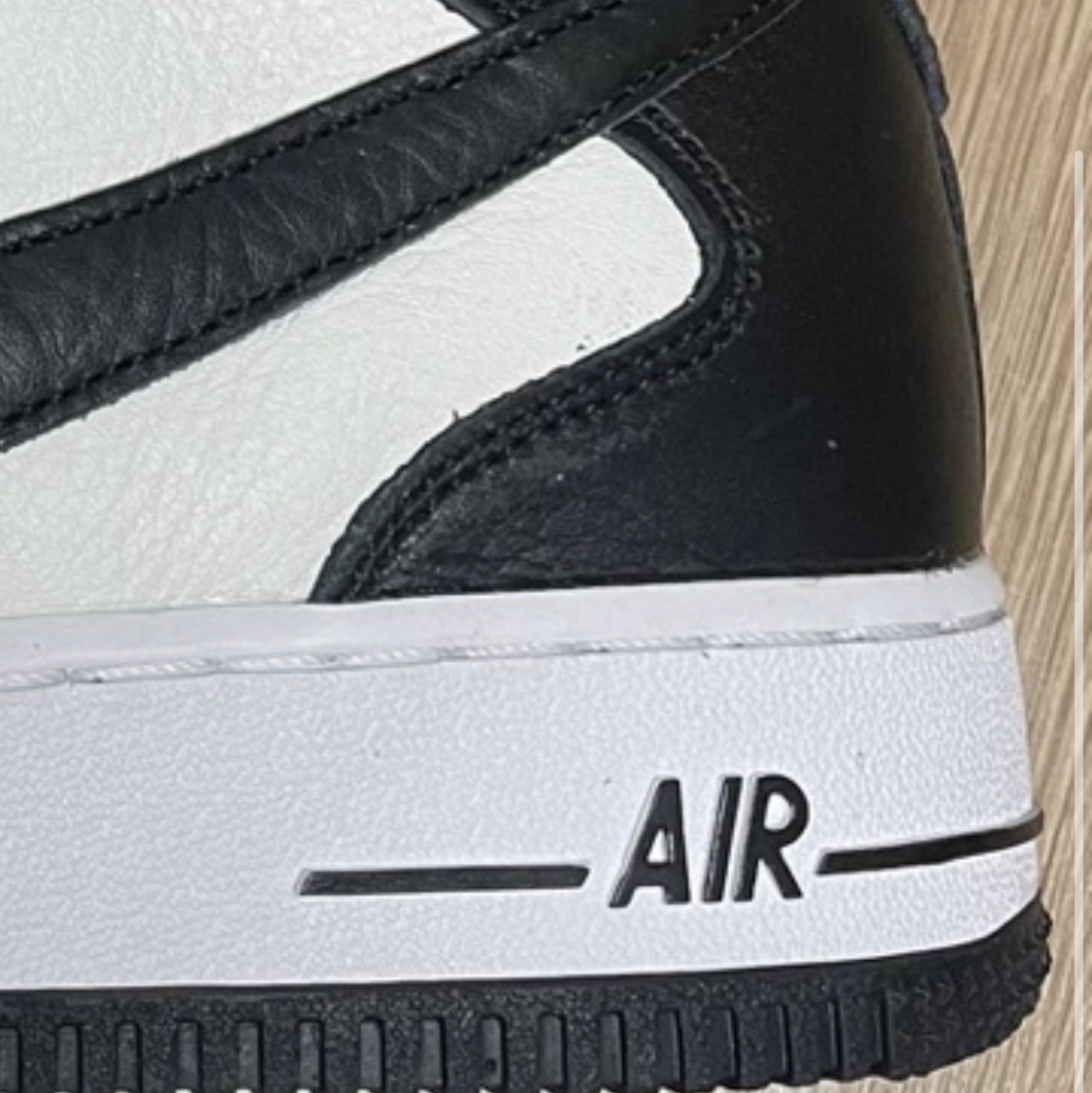 Nike x Stussy Air Force 1 '07 Mid SP Black and Light Bone 착용 스타일