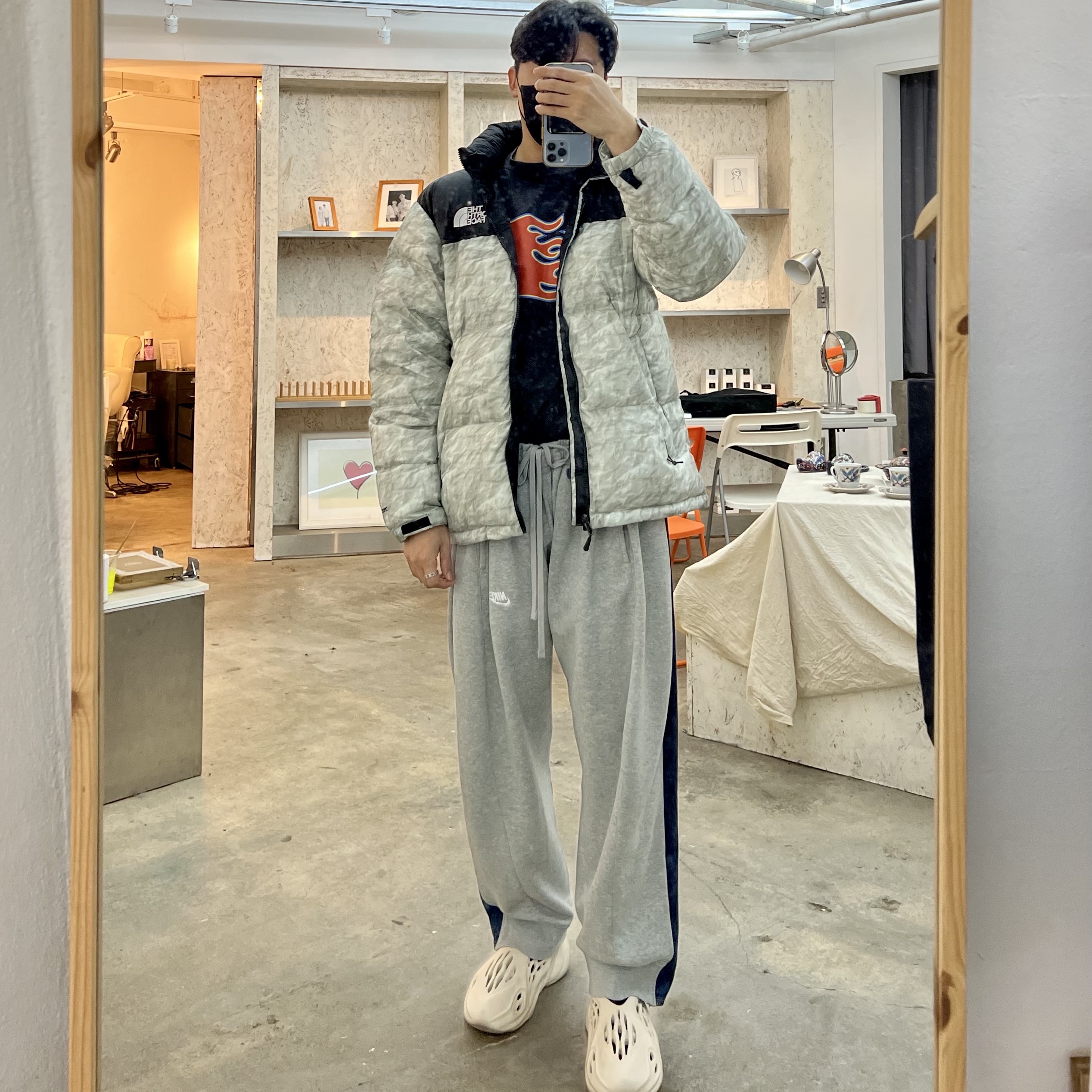 Supreme x The North Face Paper Print Nuptse Jacket - 19FW, Adidas Yeezy Foam RNNR Sand 착용 스타일