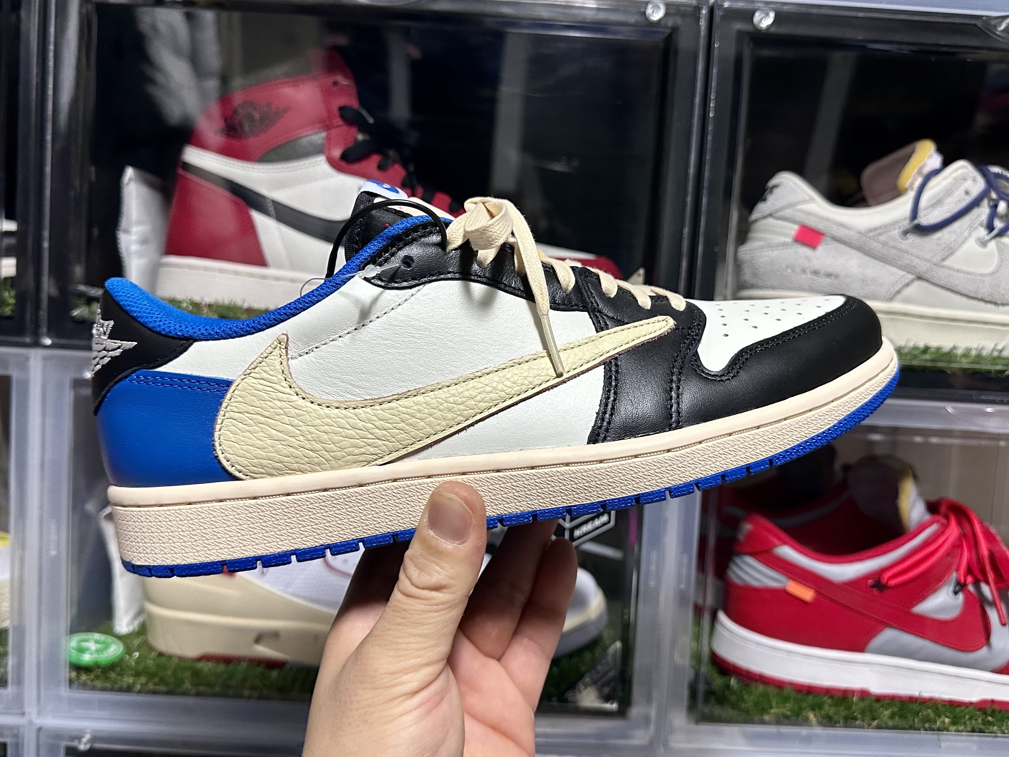 Jordan 1 x Travis Scott x Fragment Retro Low OG SP Military Blue, Jordan 1 Retro High OG Chicago 2022 착용 스타일 - 1