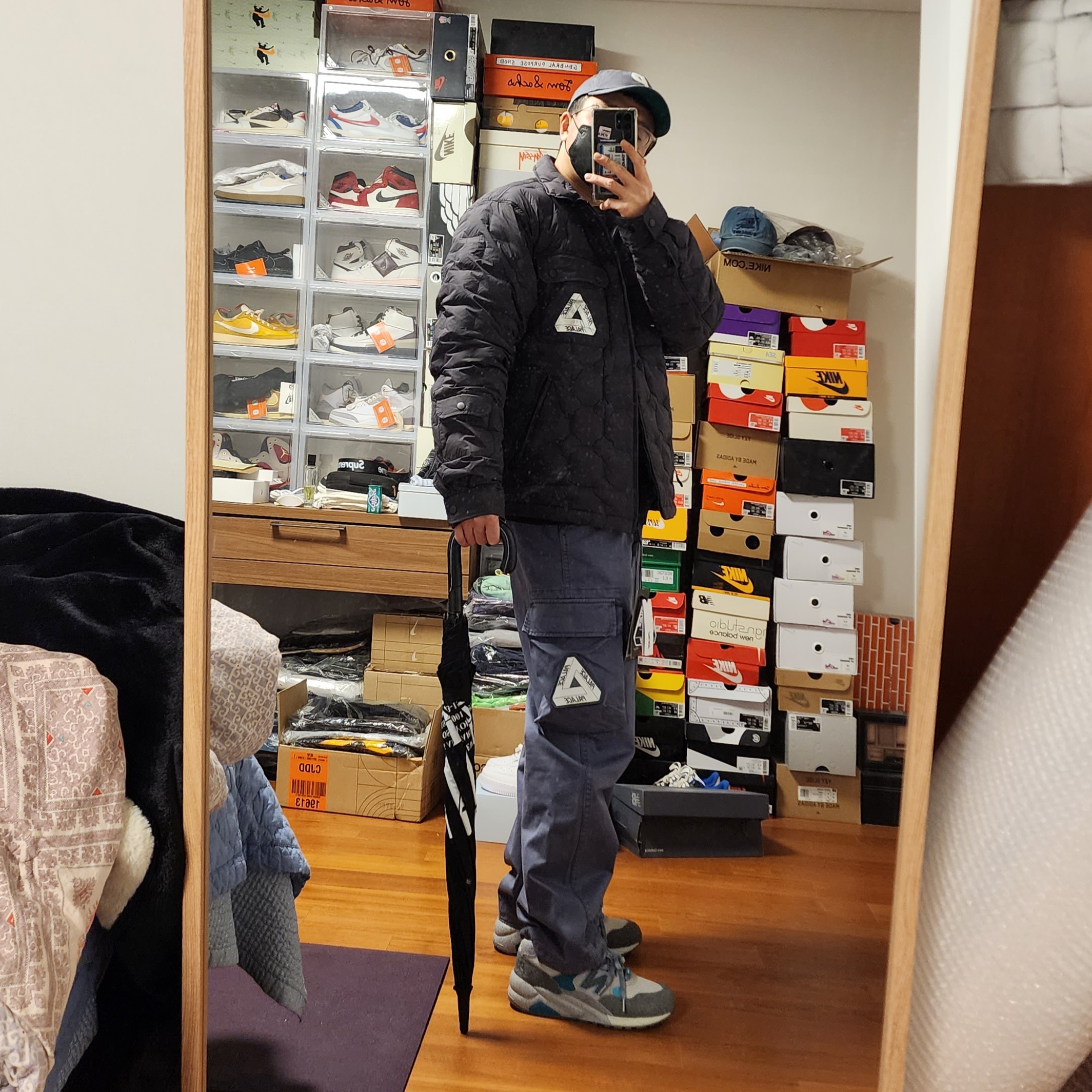 Palace Tri-Ferg Slub Crew Black - 22FW, Palace Pertex Work Down Jacket Black - 22FW 착용 스타일 - 5