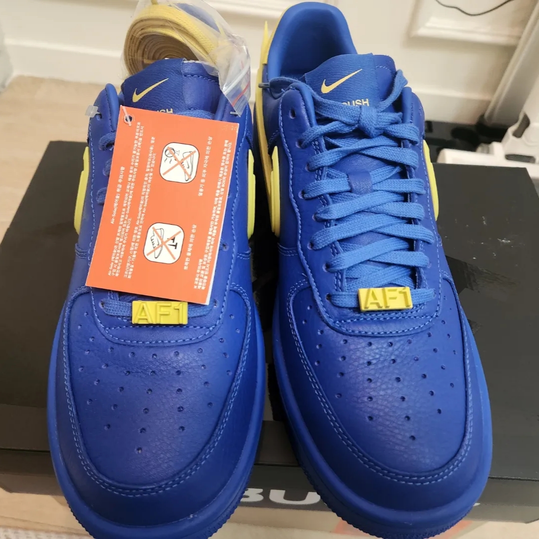 Nike x Ambush Air Force 1 Low SP Game Royal and Vivid Sulfur 착용 스타일 - 3