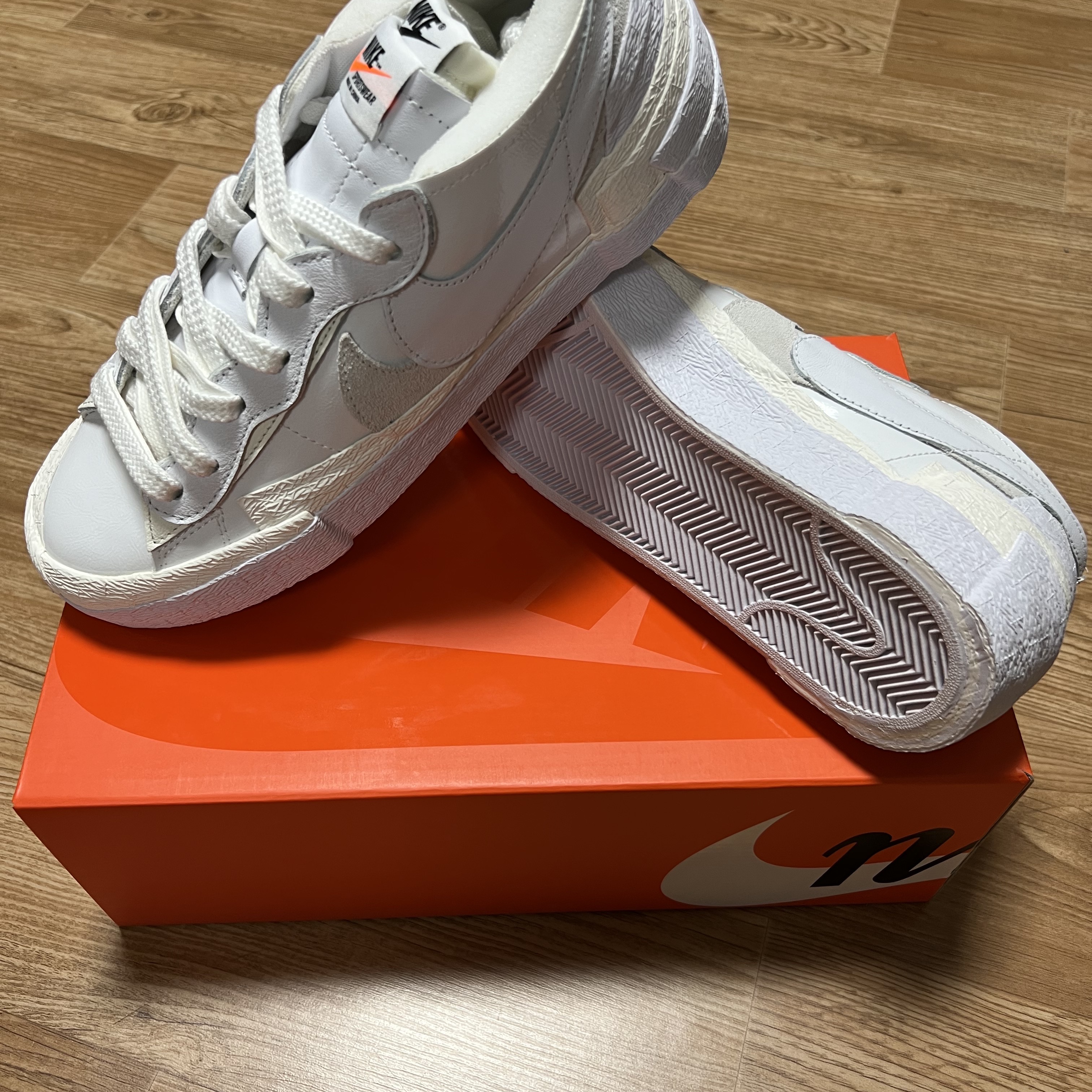 Nike x Sacai Blazer Low White Patent Leather 착용 스타일