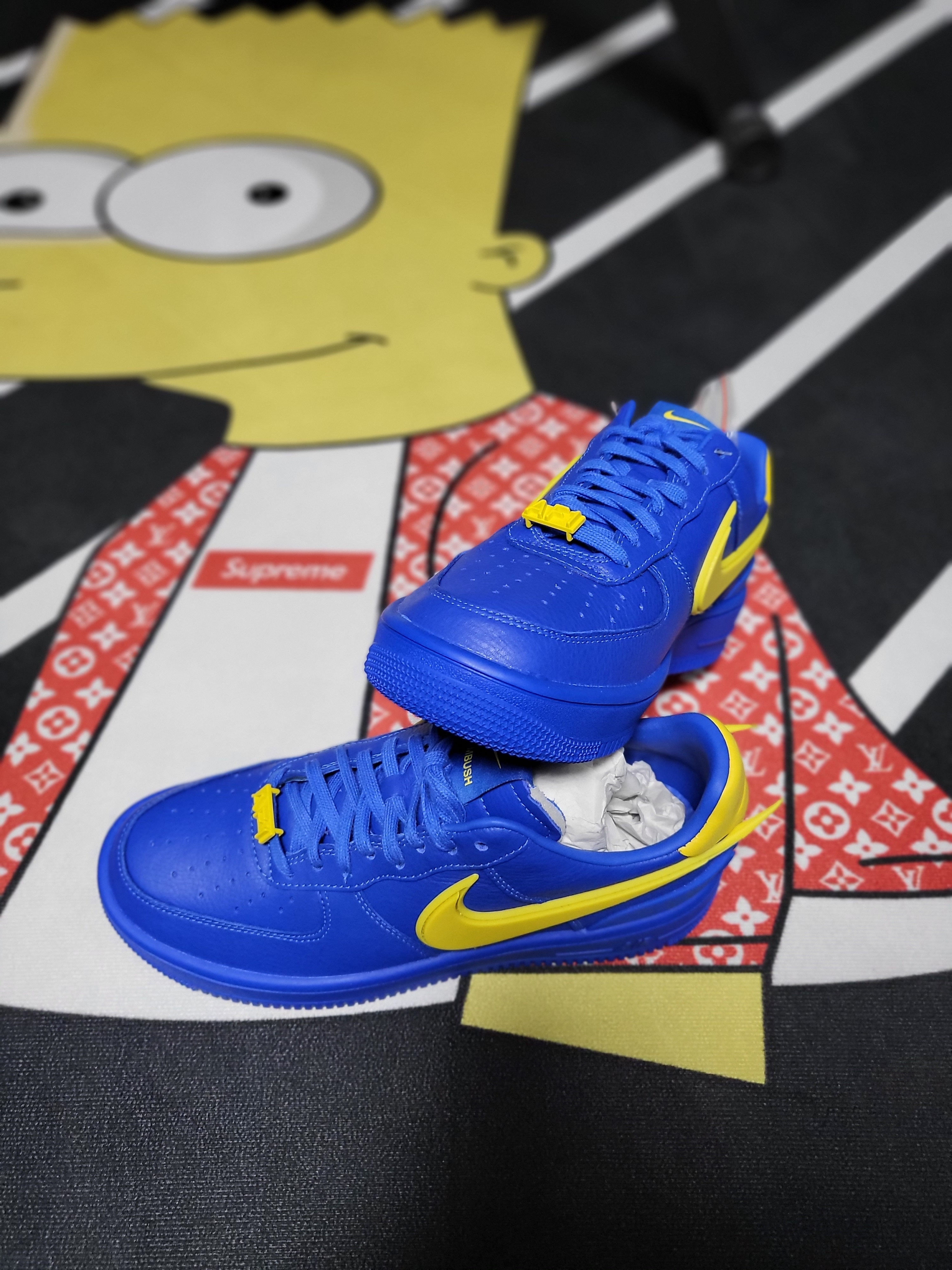 Nike x Ambush Air Force 1 Low SP Game Royal and Vivid Sulfur 착용 스타일 - 1