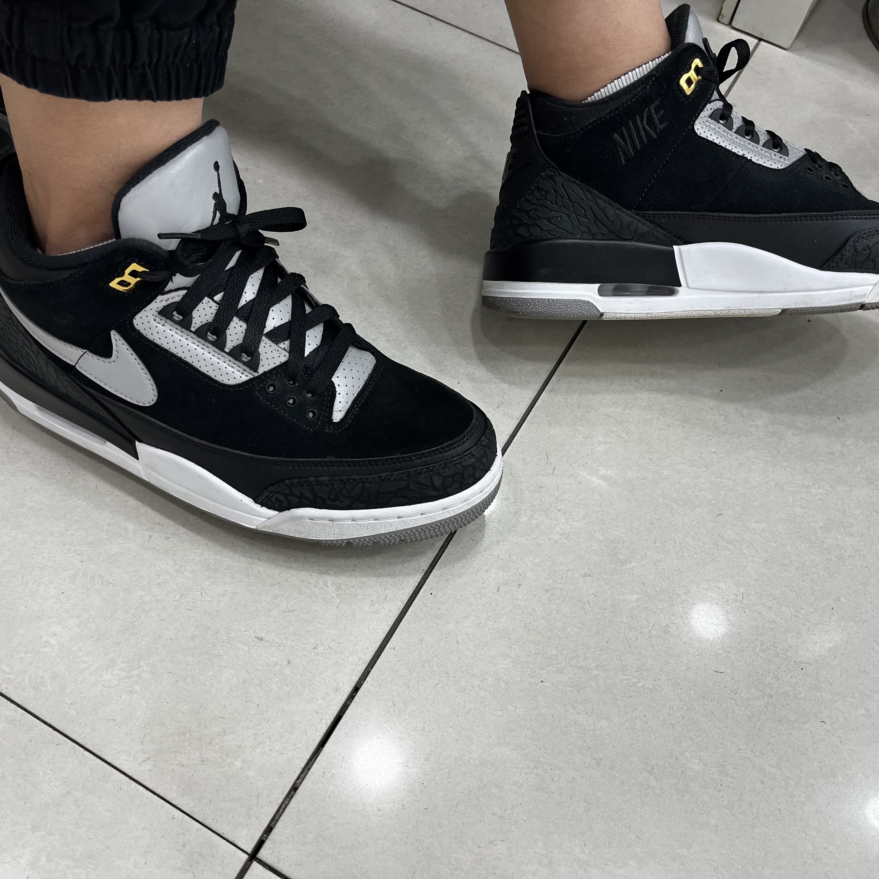 Jordan 3 Retro Tinker Black Cement Gold 착용 스타일 - 1