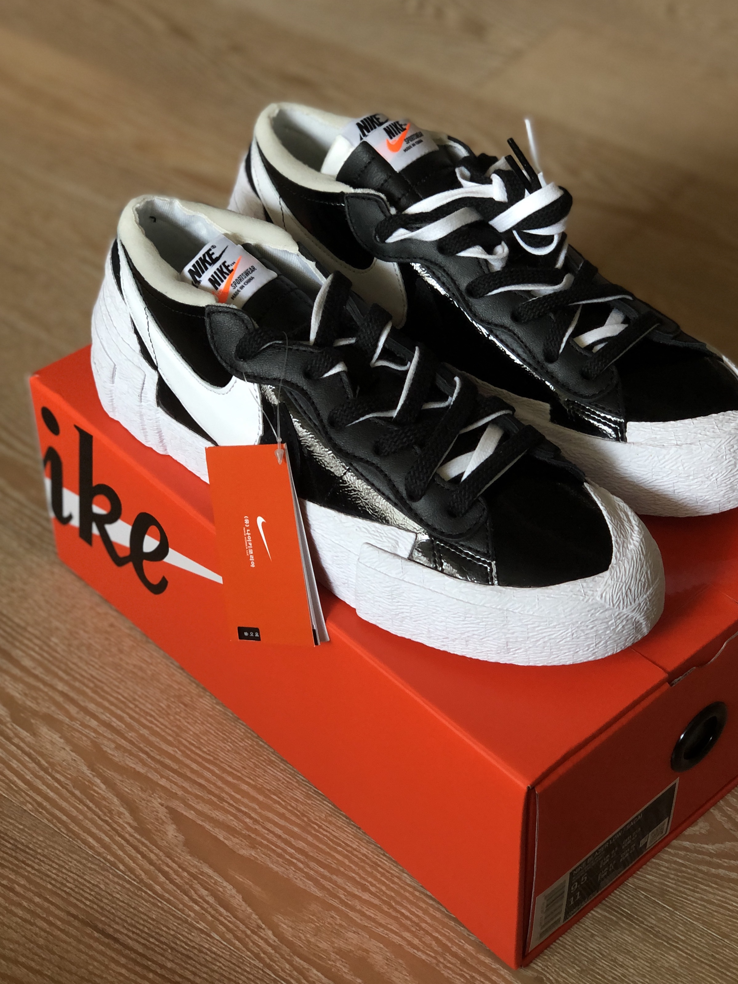 Nike x Sacai Blazer Low Black Patent Leather 착용 스타일 - 3