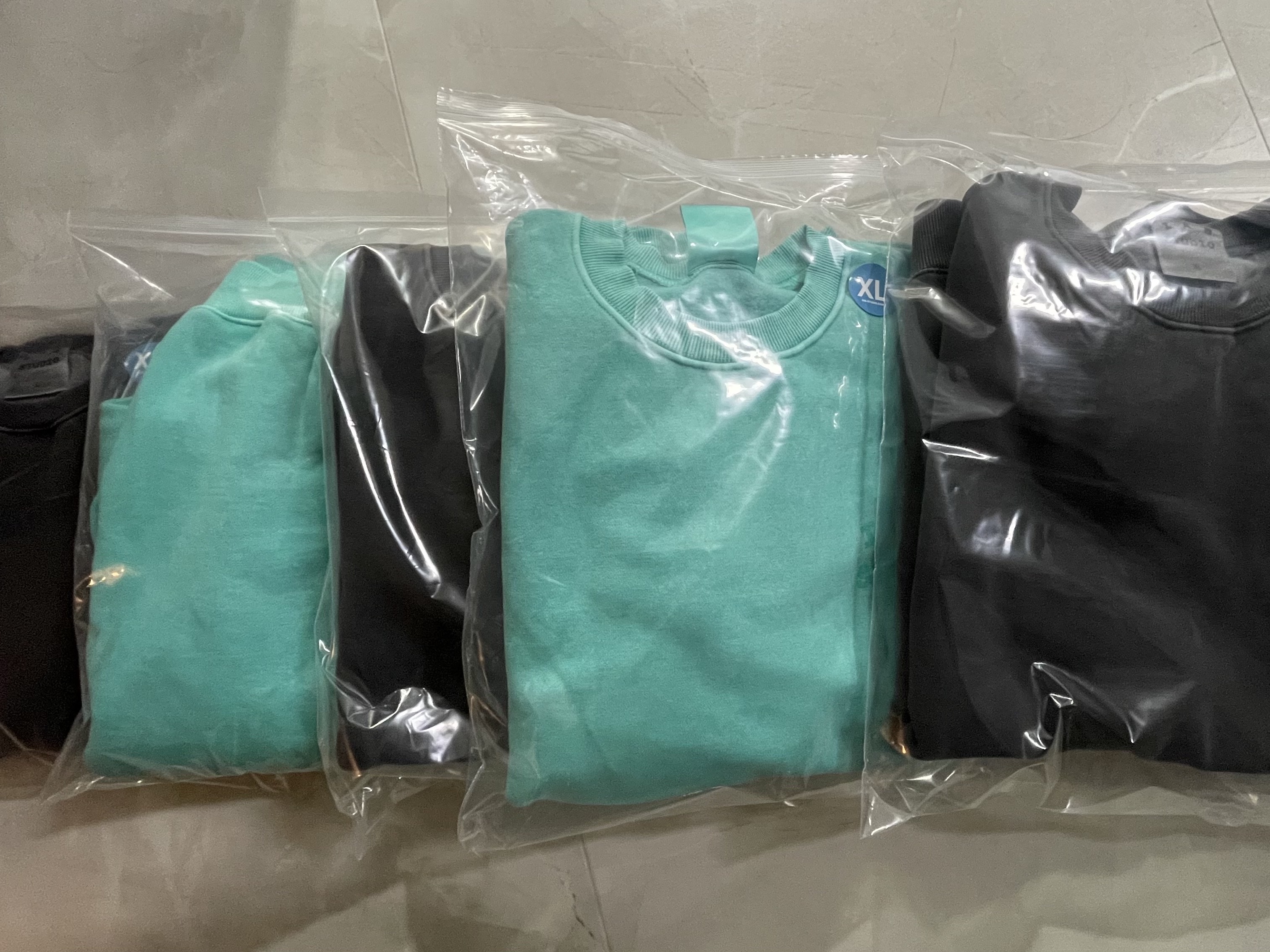 IAB Studio Pigment Sweatshirt & Mini Bag Black, IAB Studio Pigment Sweatshirt & Mini Bag Jade 착용 스타일