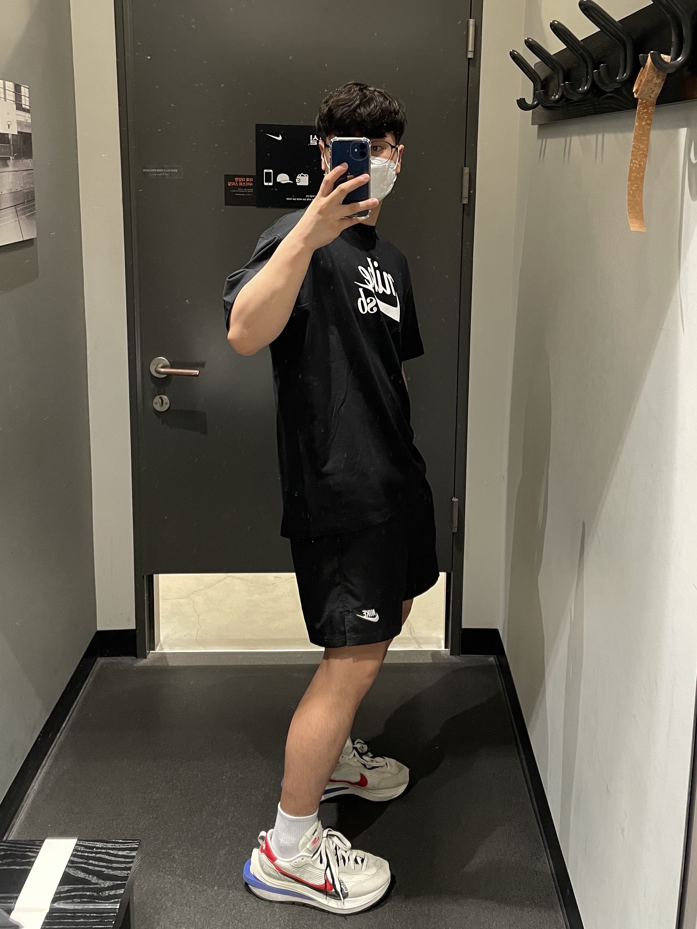 Nike x Sacai VaporWaffle Royal Fuchsia 착용 스타일