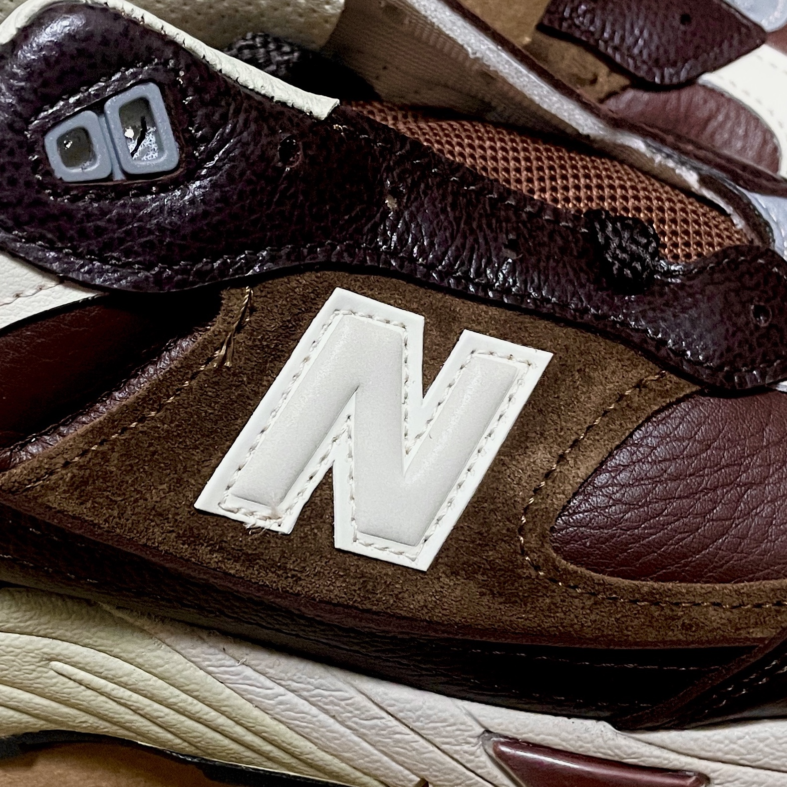 New Balance 991 Made in UK Earth French Roast 착용 스타일 - 1