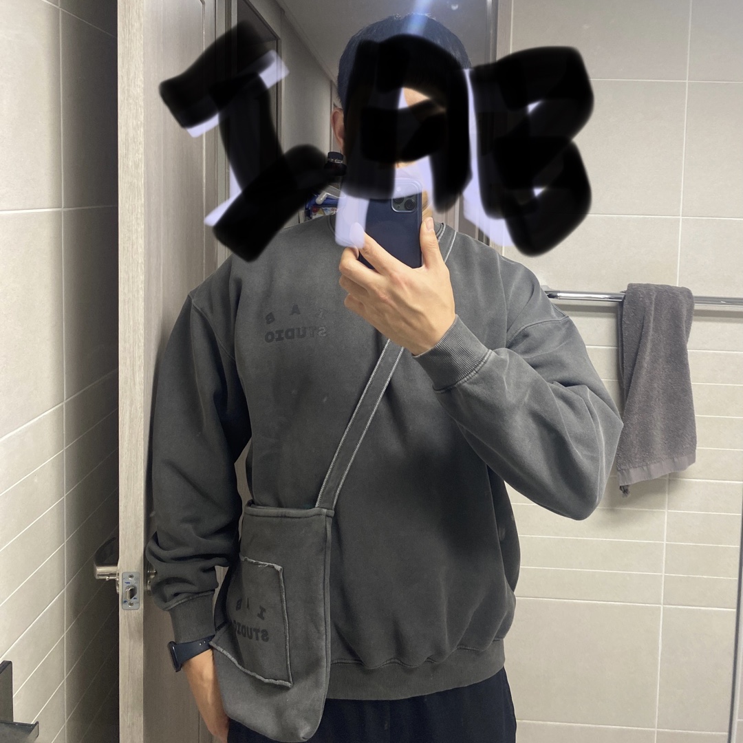 IAB Studio Pigment Sweatshirt & Mini Bag Black, IAB Studio Pigment Bag Black 착용 스타일