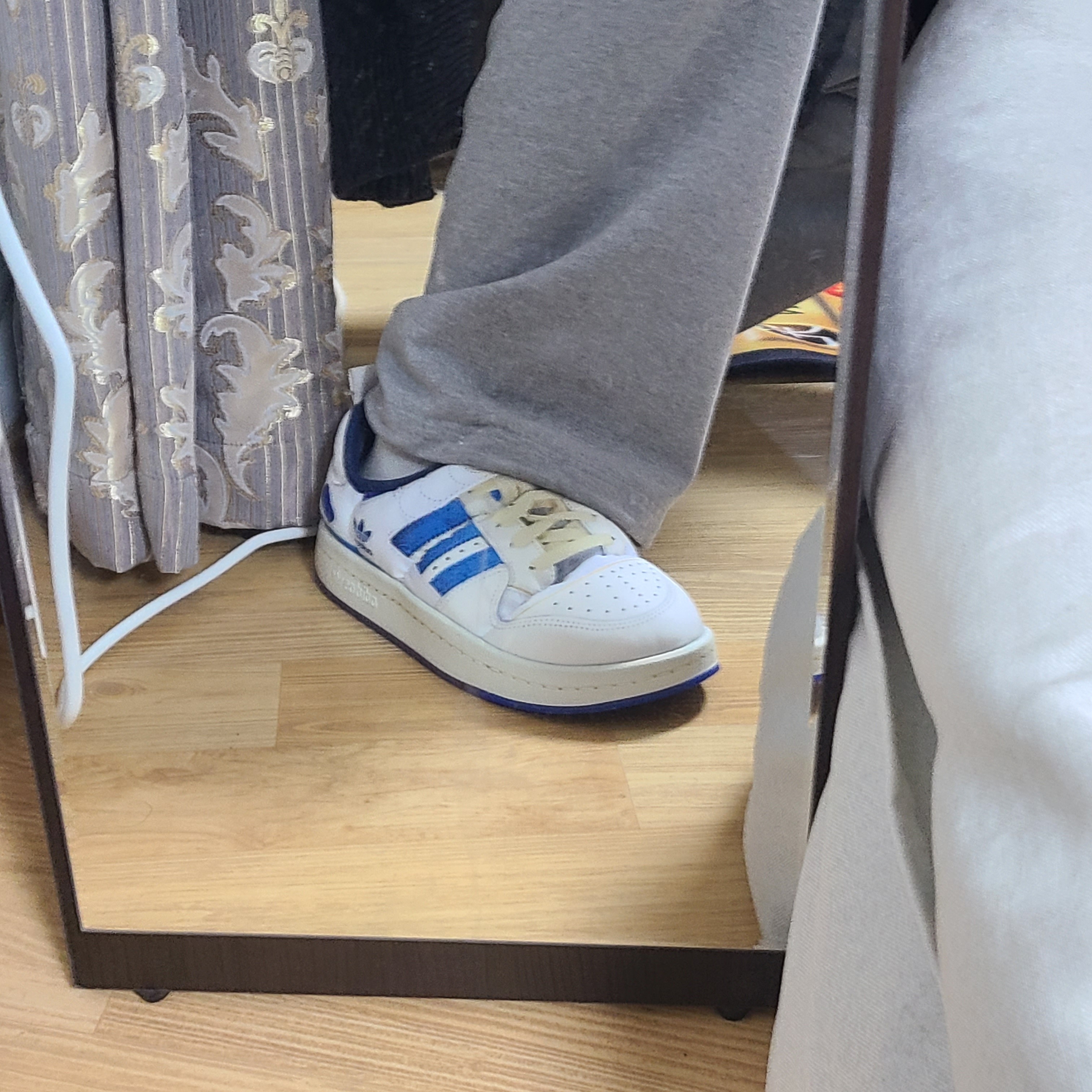 Adidas Puffylette Forum 84 Cloud White 착용 스타일 - 3