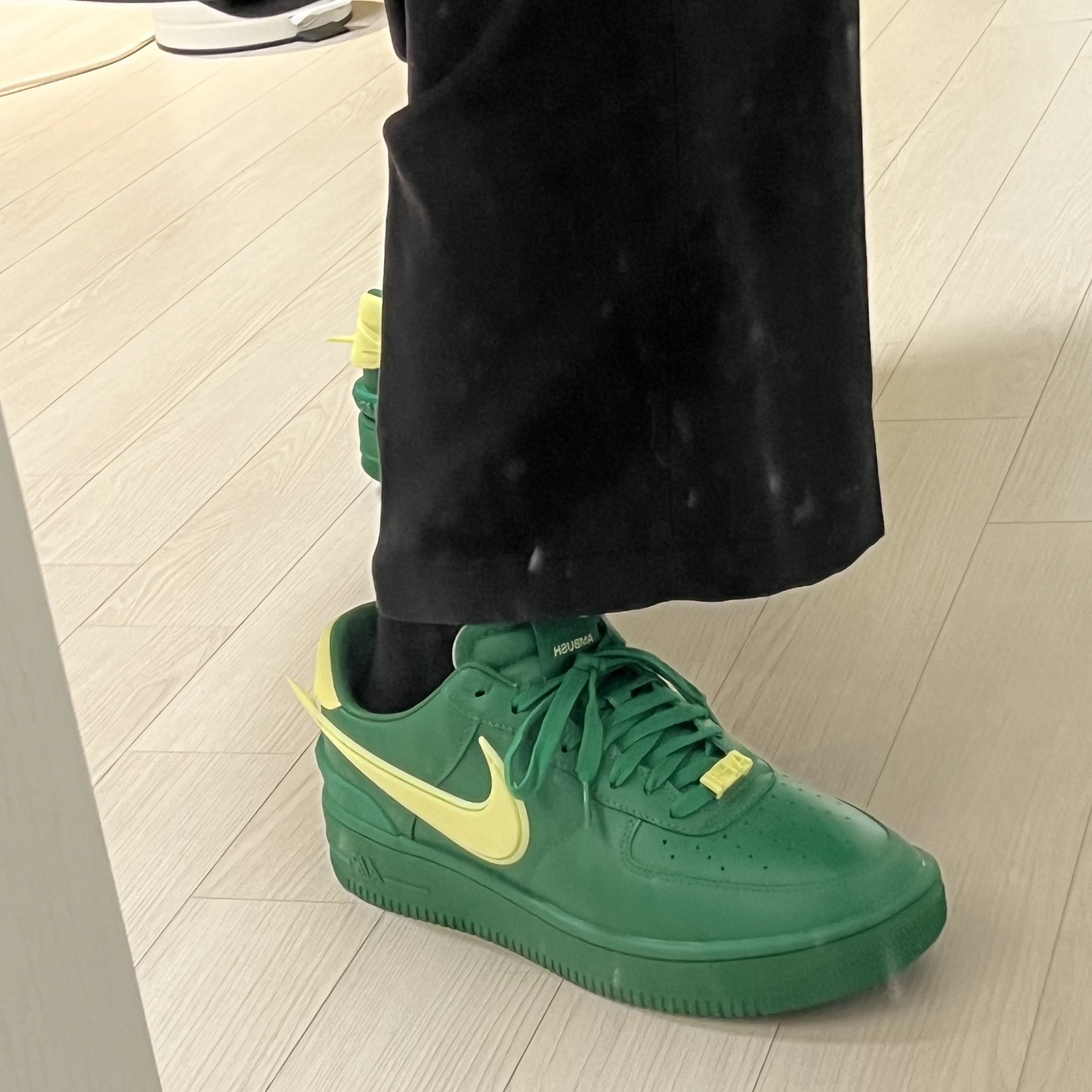 Nike x Ambush Air Force 1 Low SP Pine Green and Citron 착용 스타일 - 2